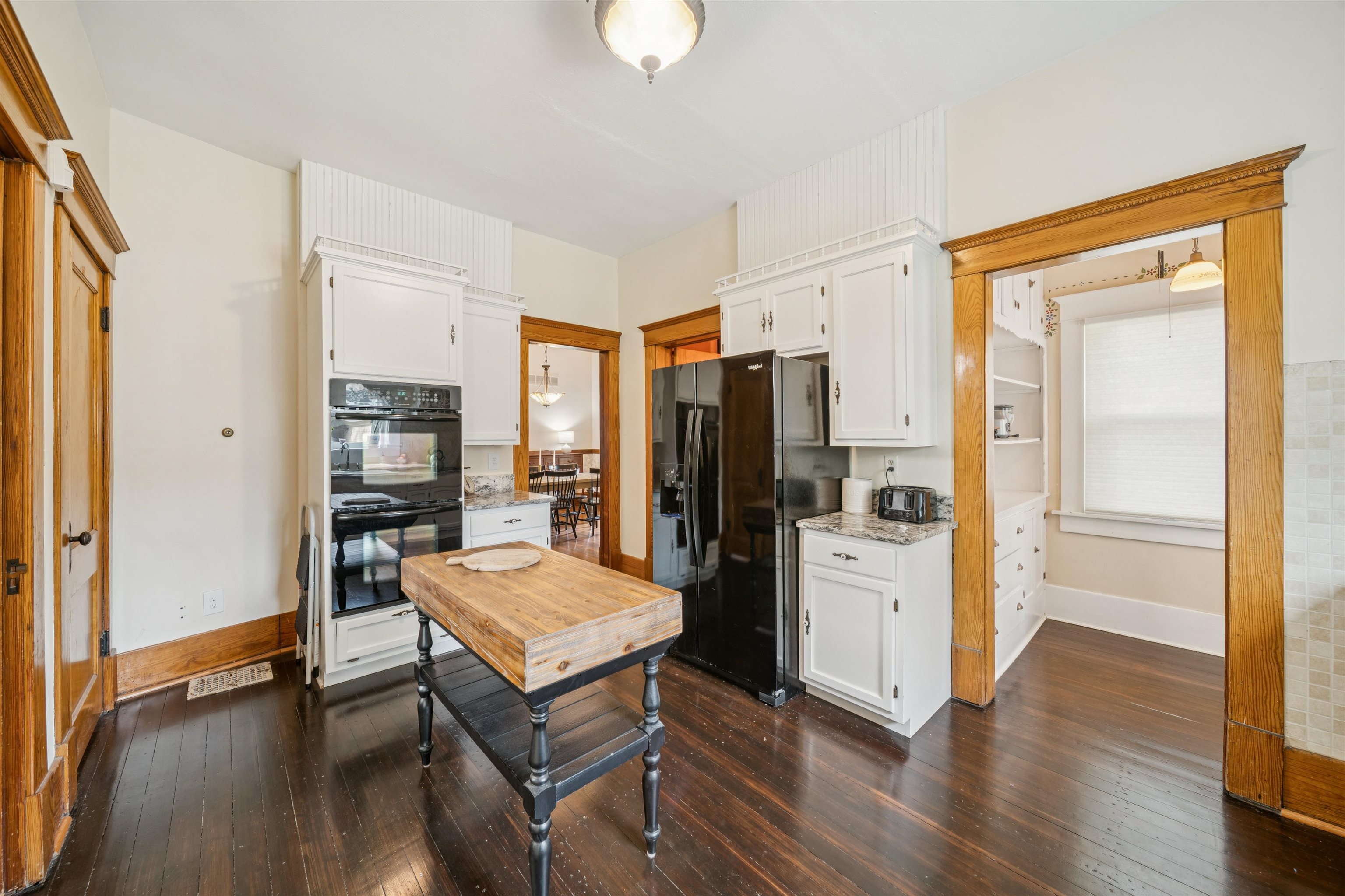 1919 W Douglas Ave