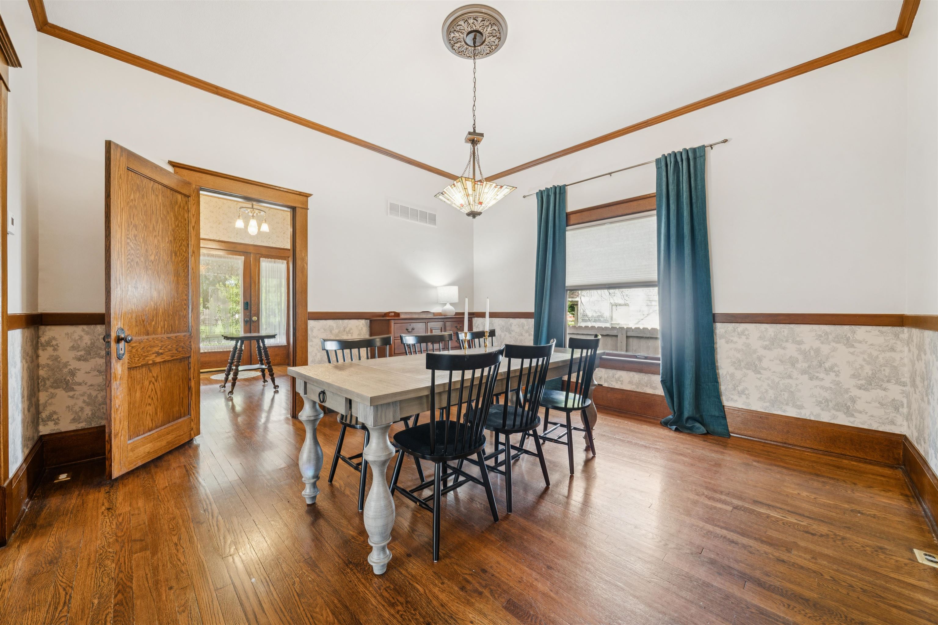 1919 W Douglas Ave
