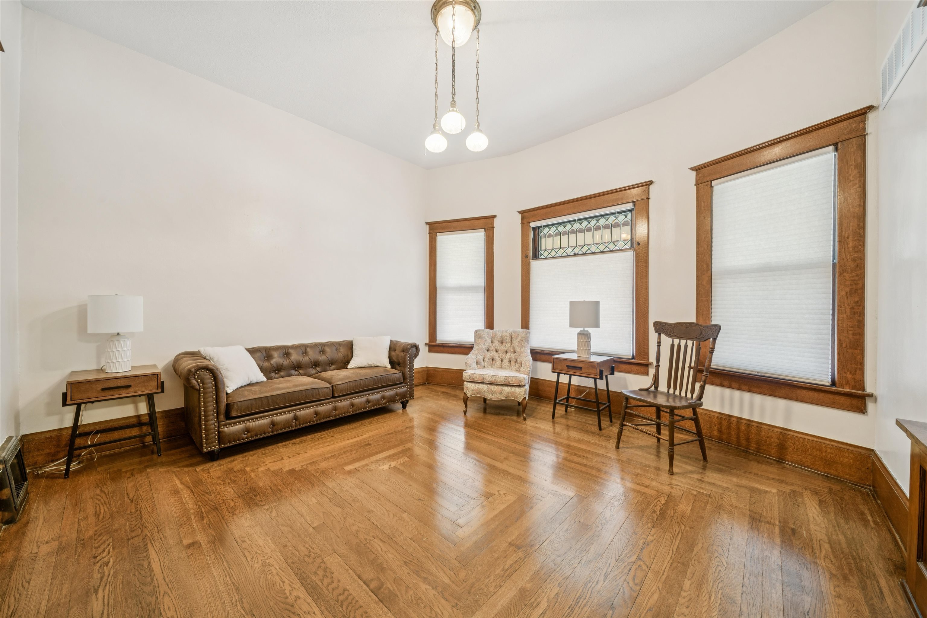 1919 W Douglas Ave