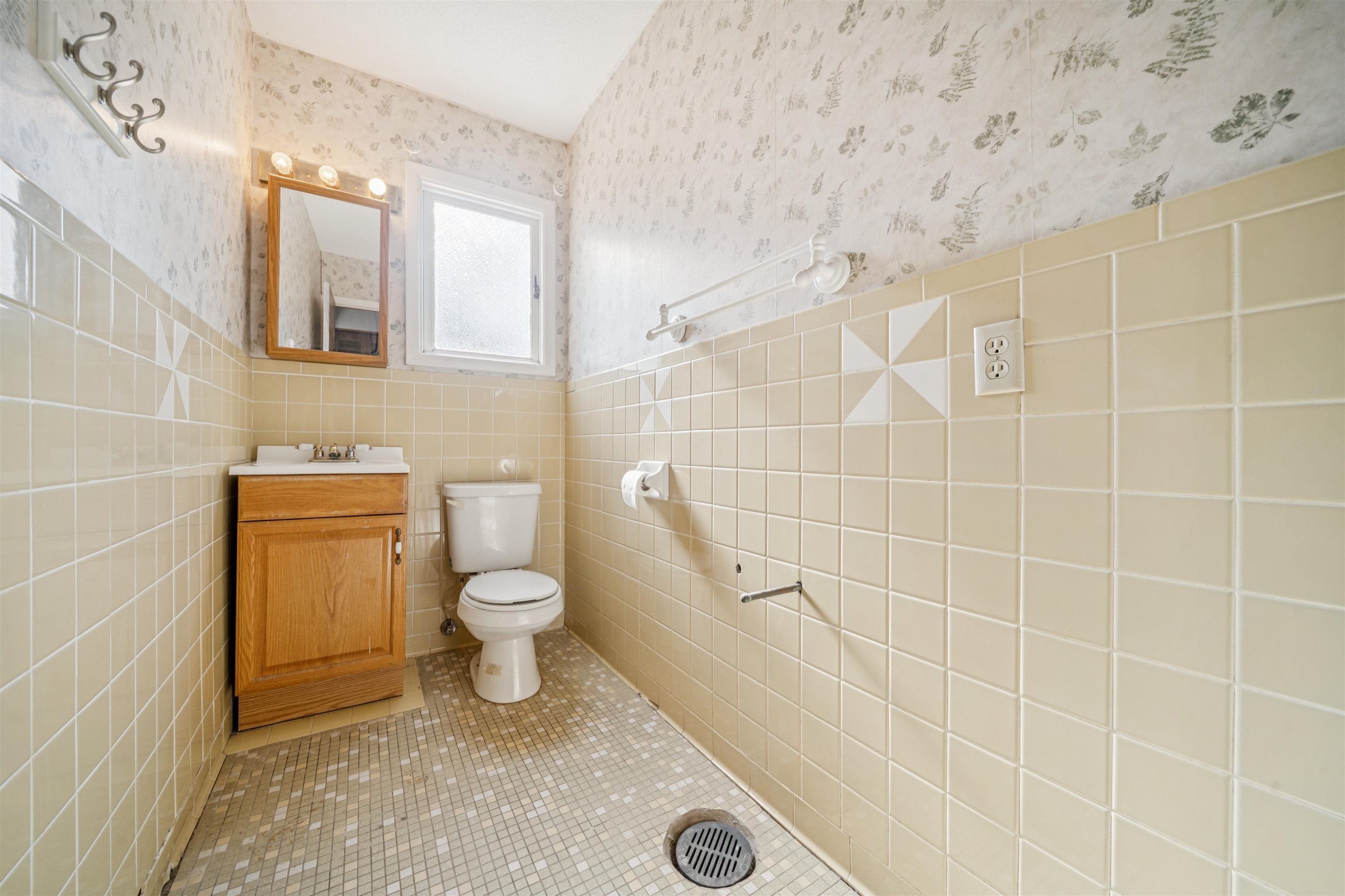 4 W Rolling Hills Dr