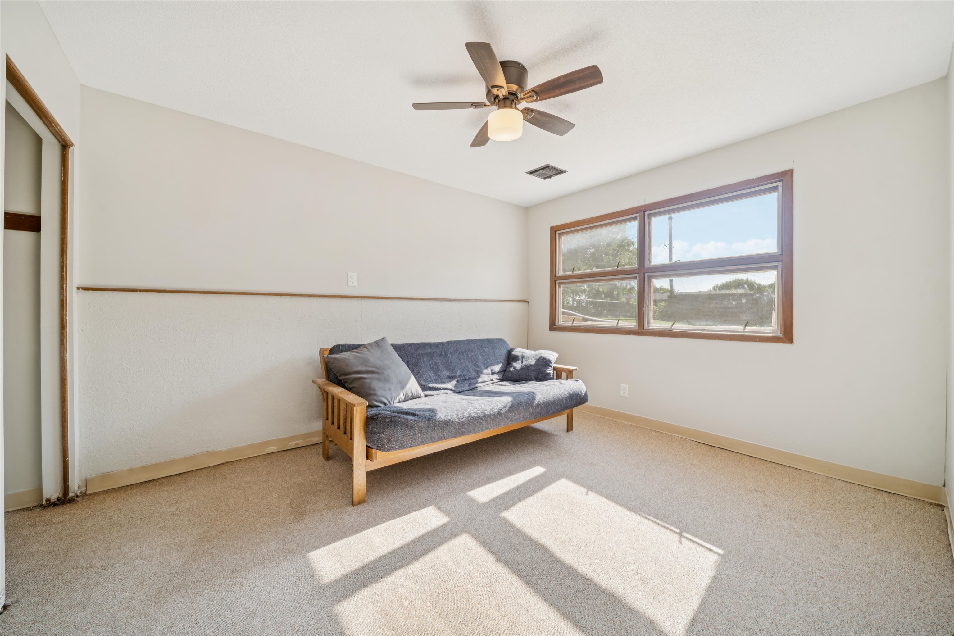 4 W Rolling Hills Dr