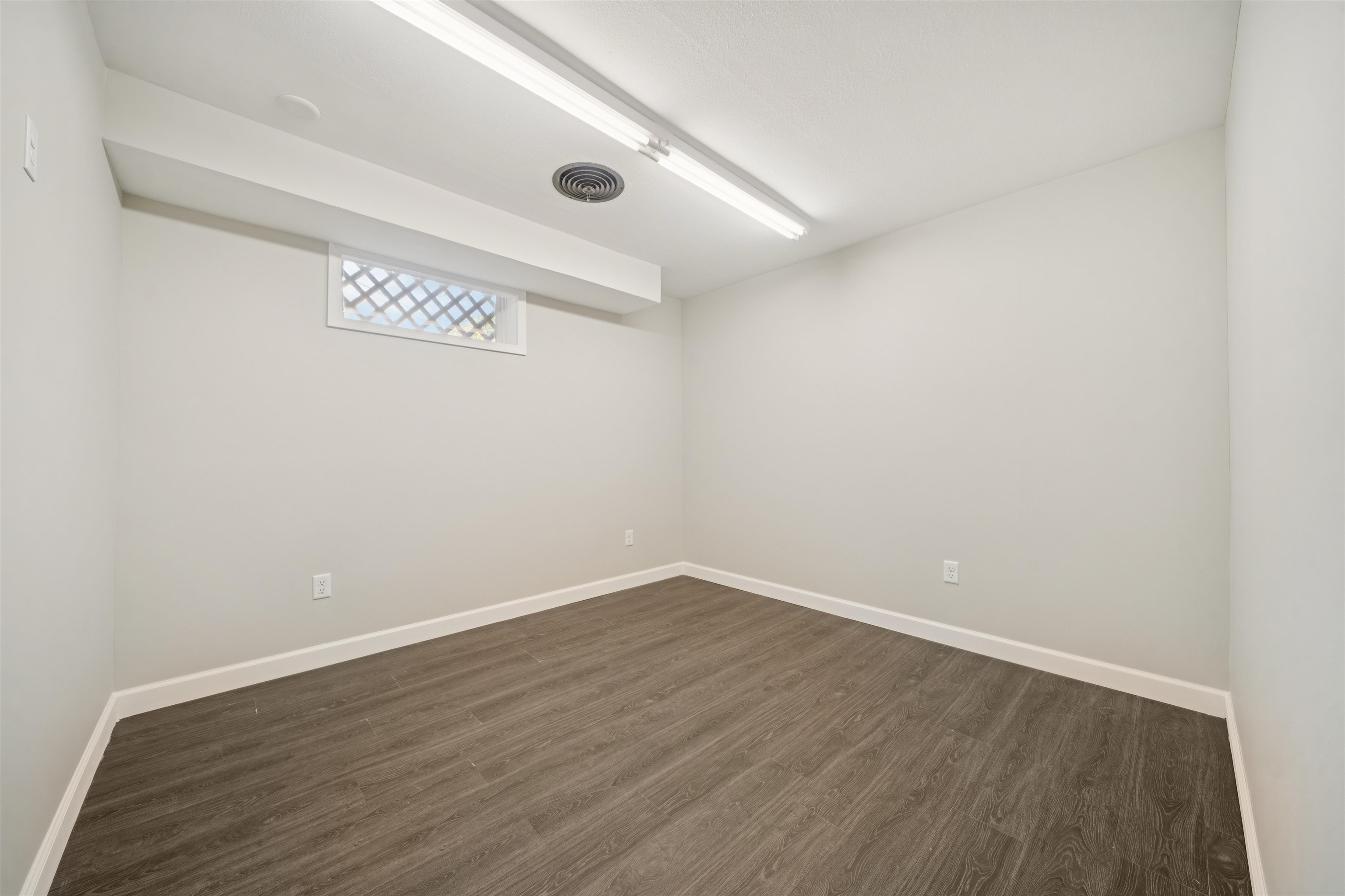 4 W Rolling Hills Dr