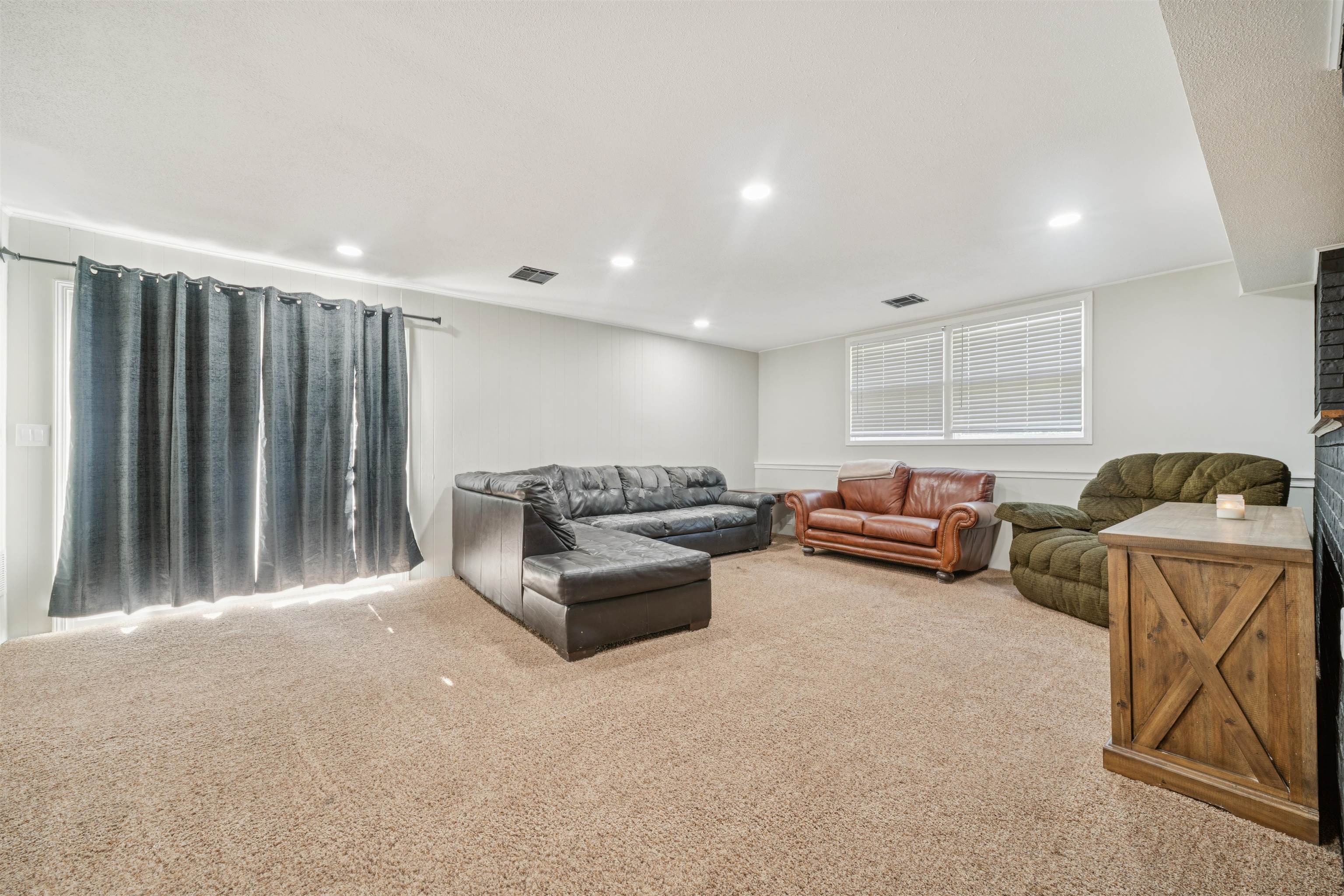 4 W Rolling Hills Dr