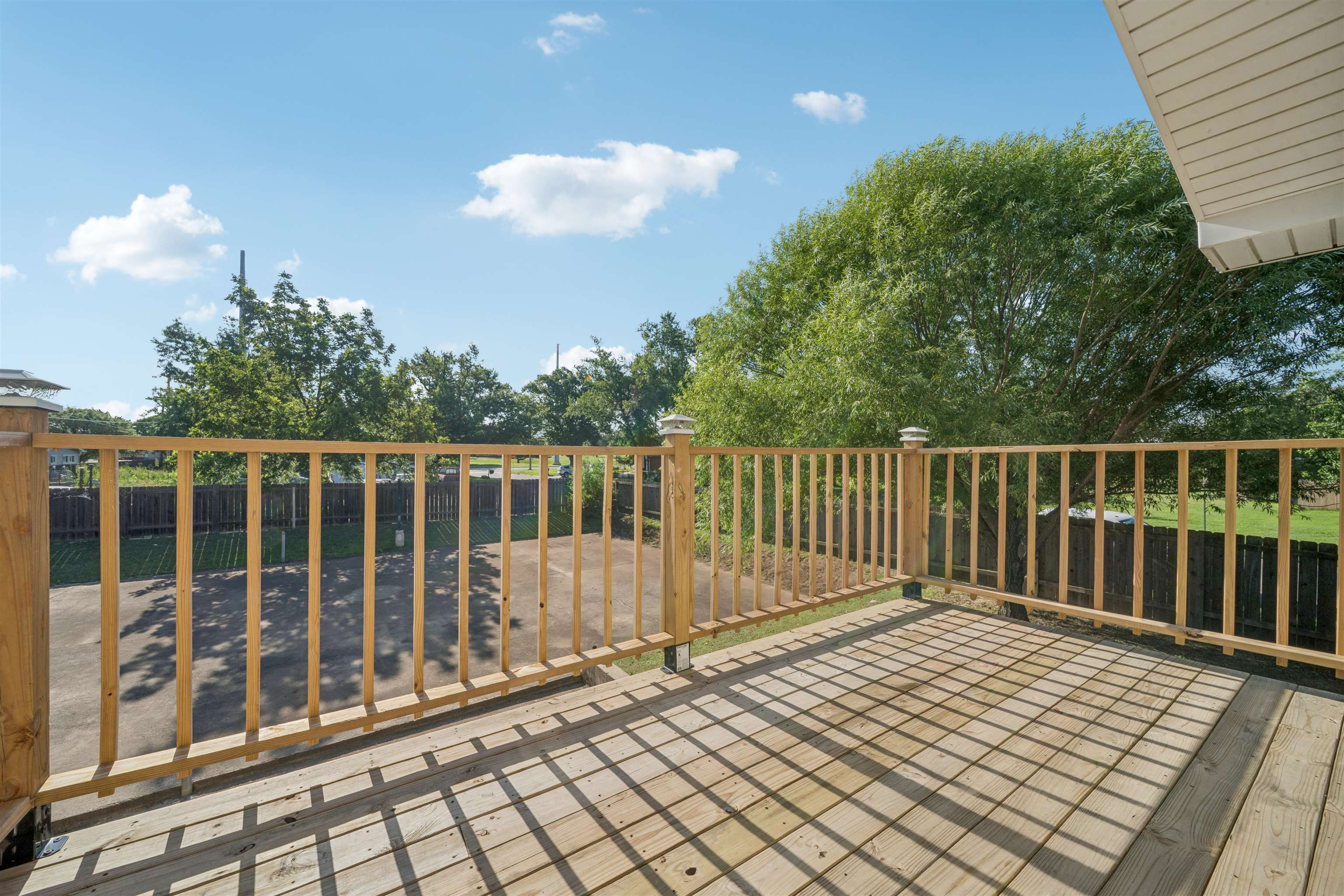 4 W Rolling Hills Dr