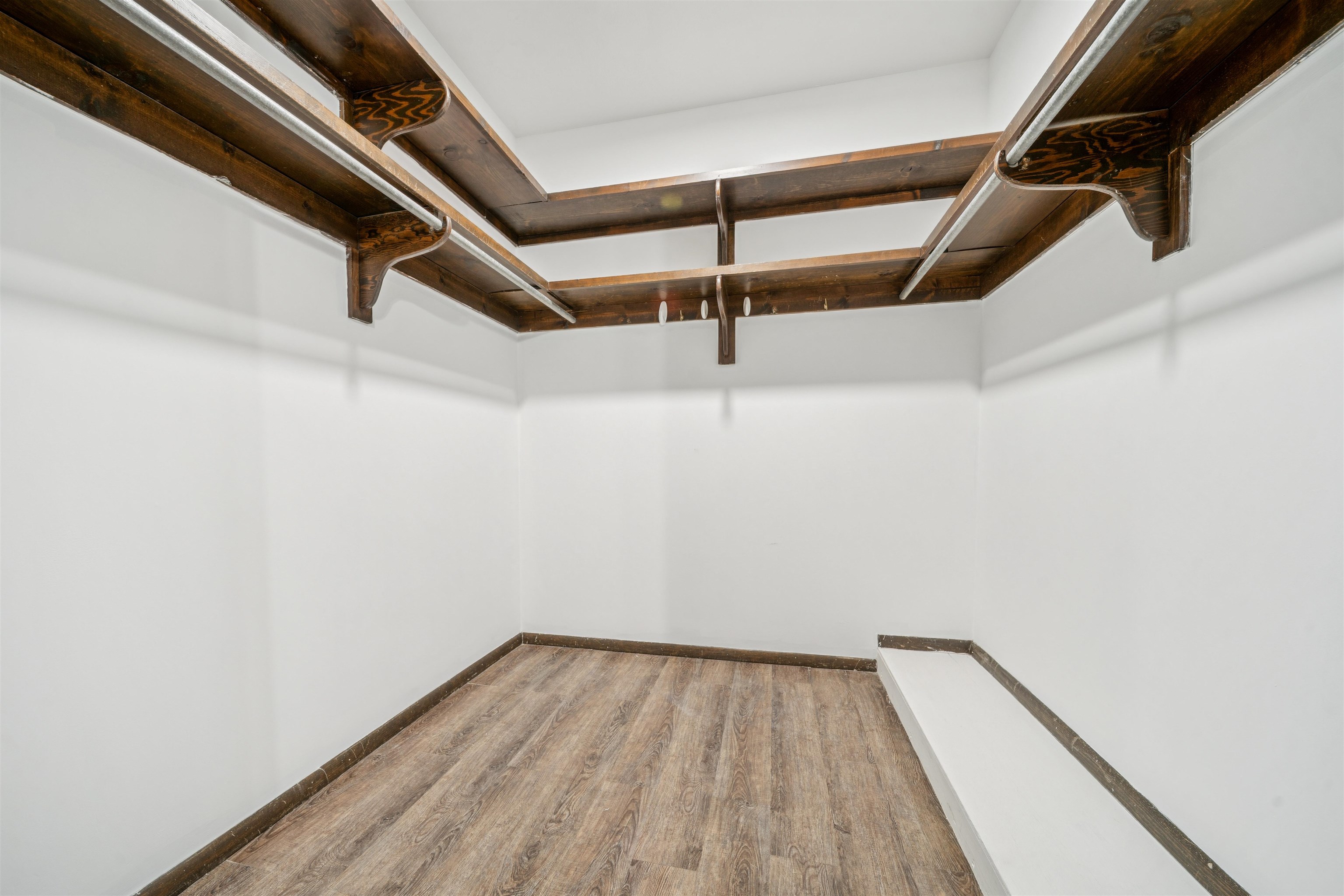 4 W Rolling Hills Dr