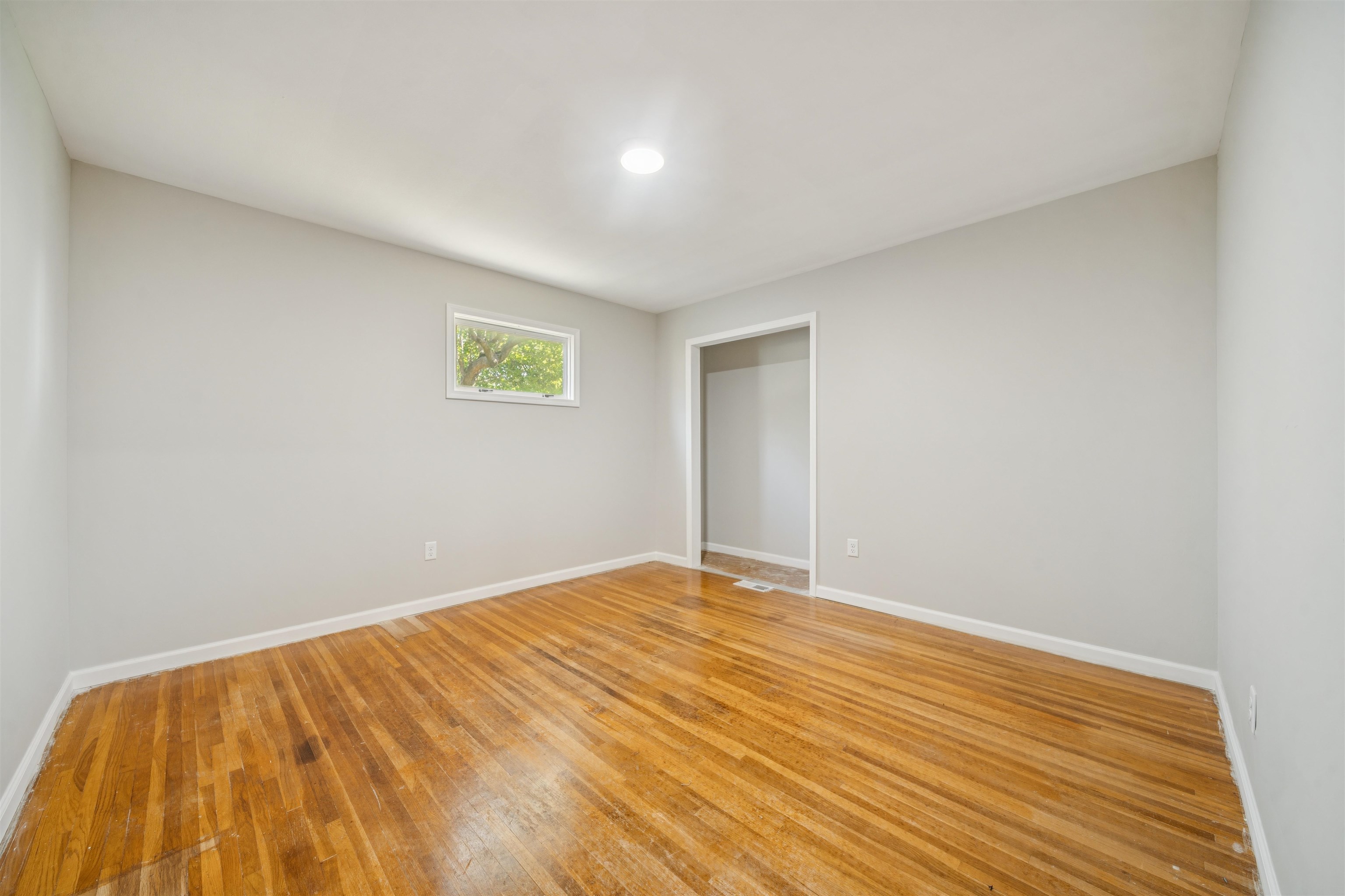 4 W Rolling Hills Dr