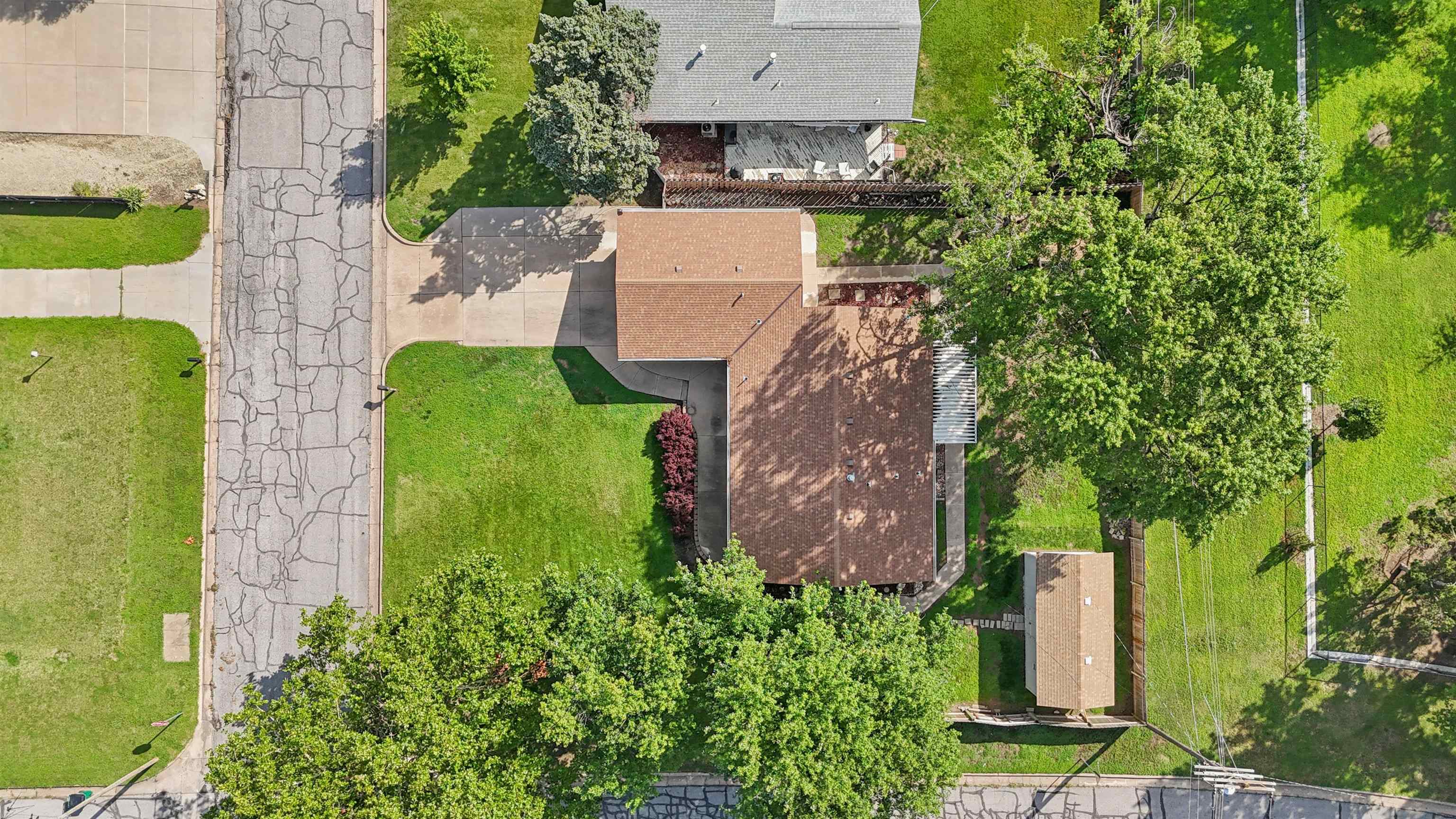 7421 W Hale Ave