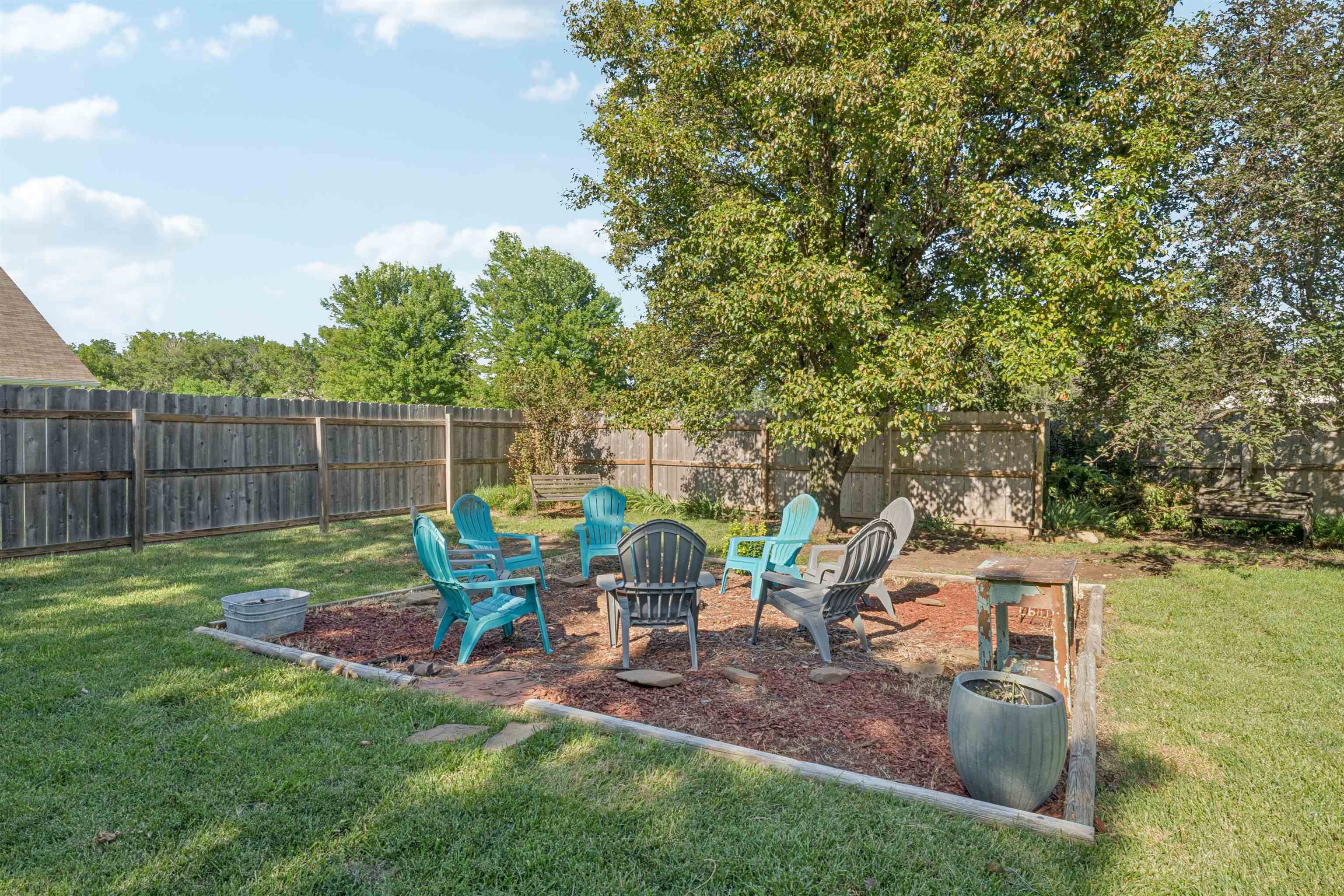 326 N Clay Cir
