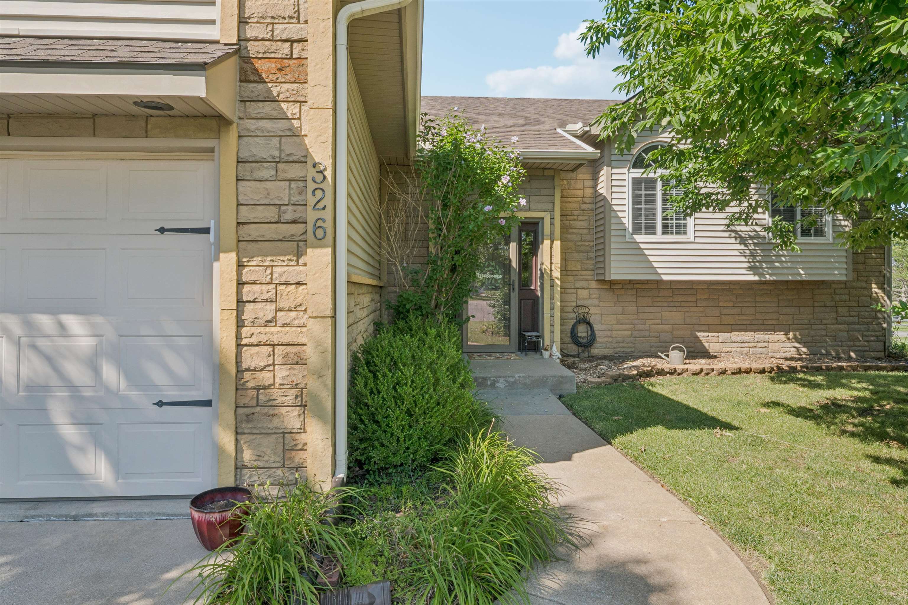 326 N Clay Cir