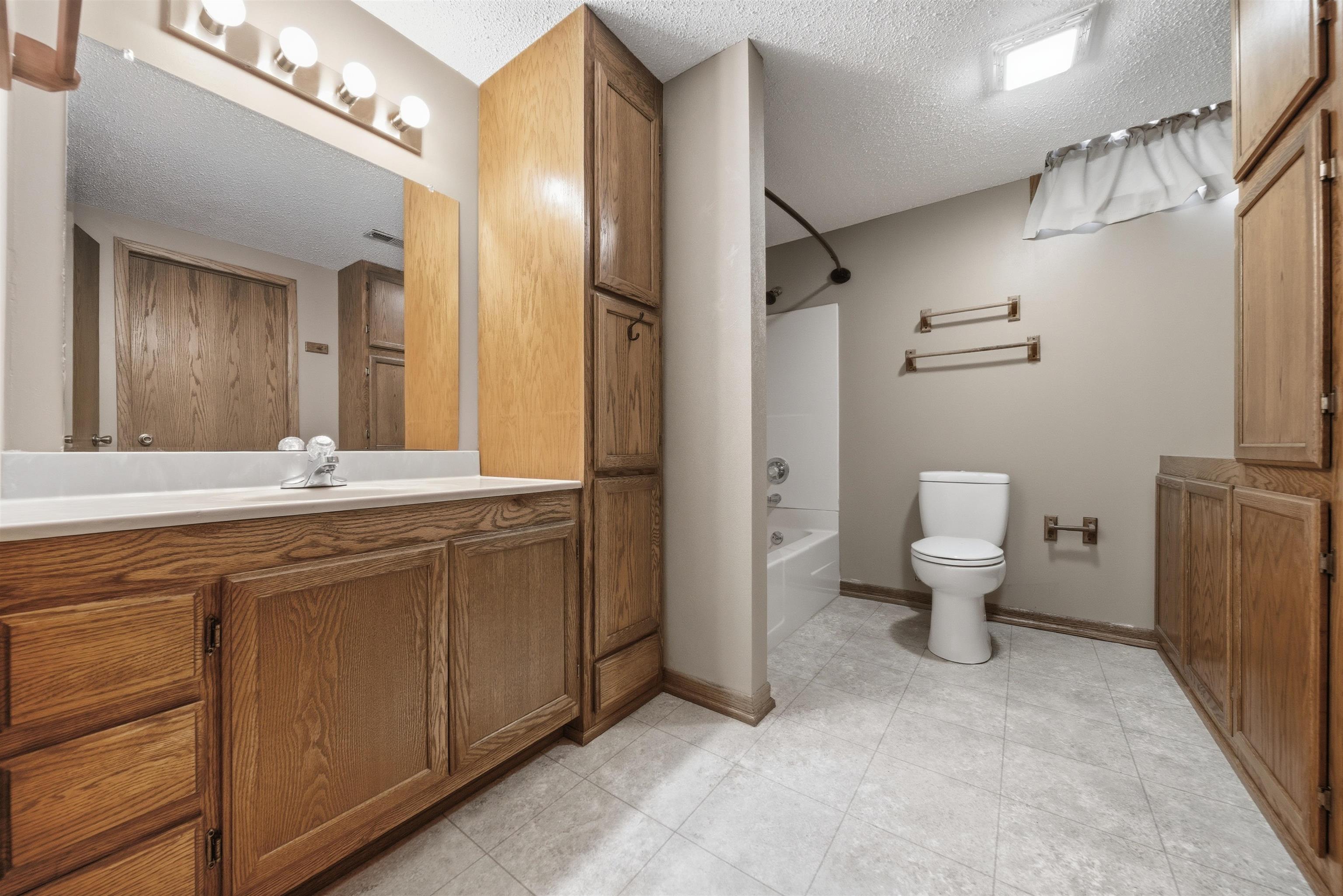 11605 W Binter Ct