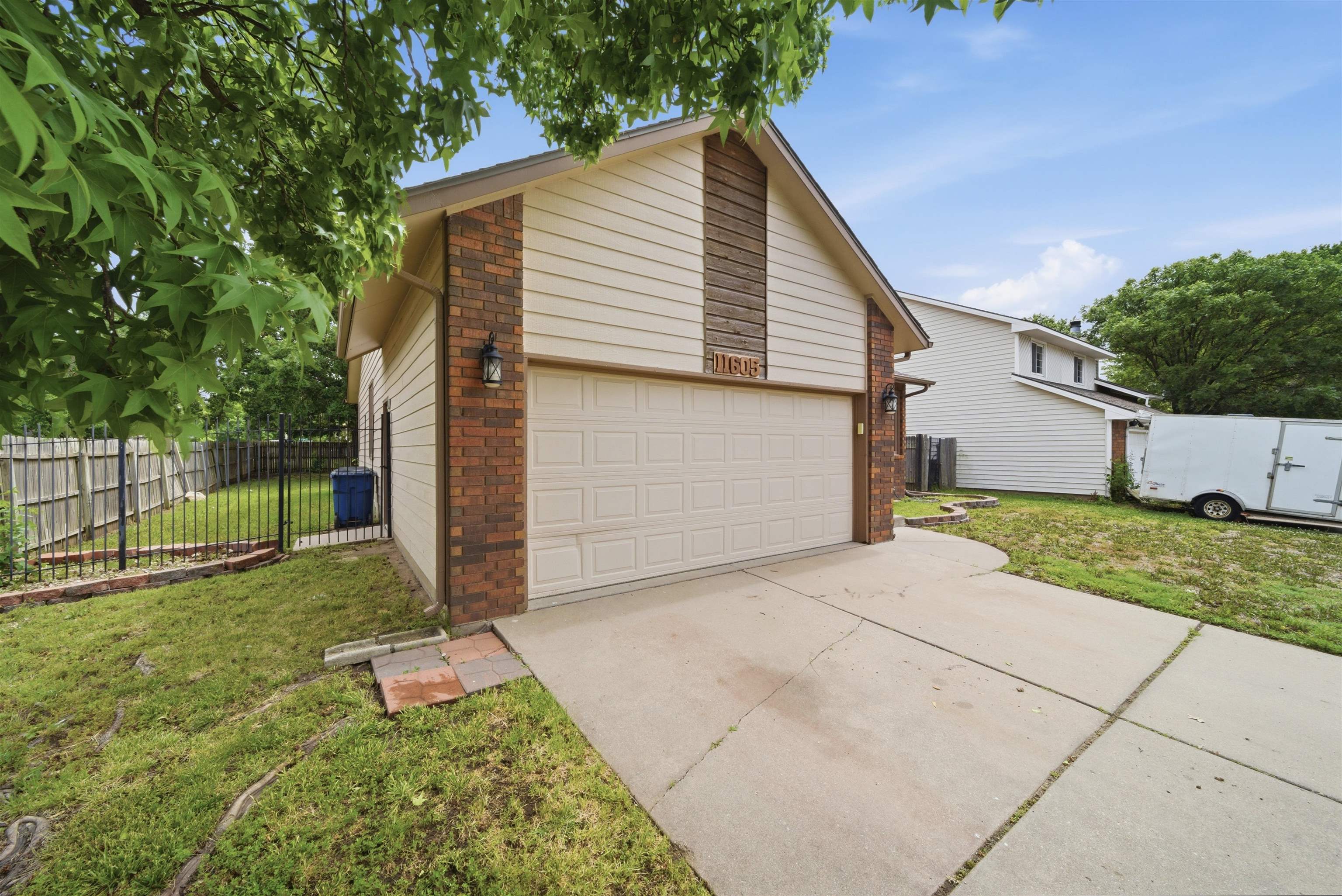 11605 W Binter Ct