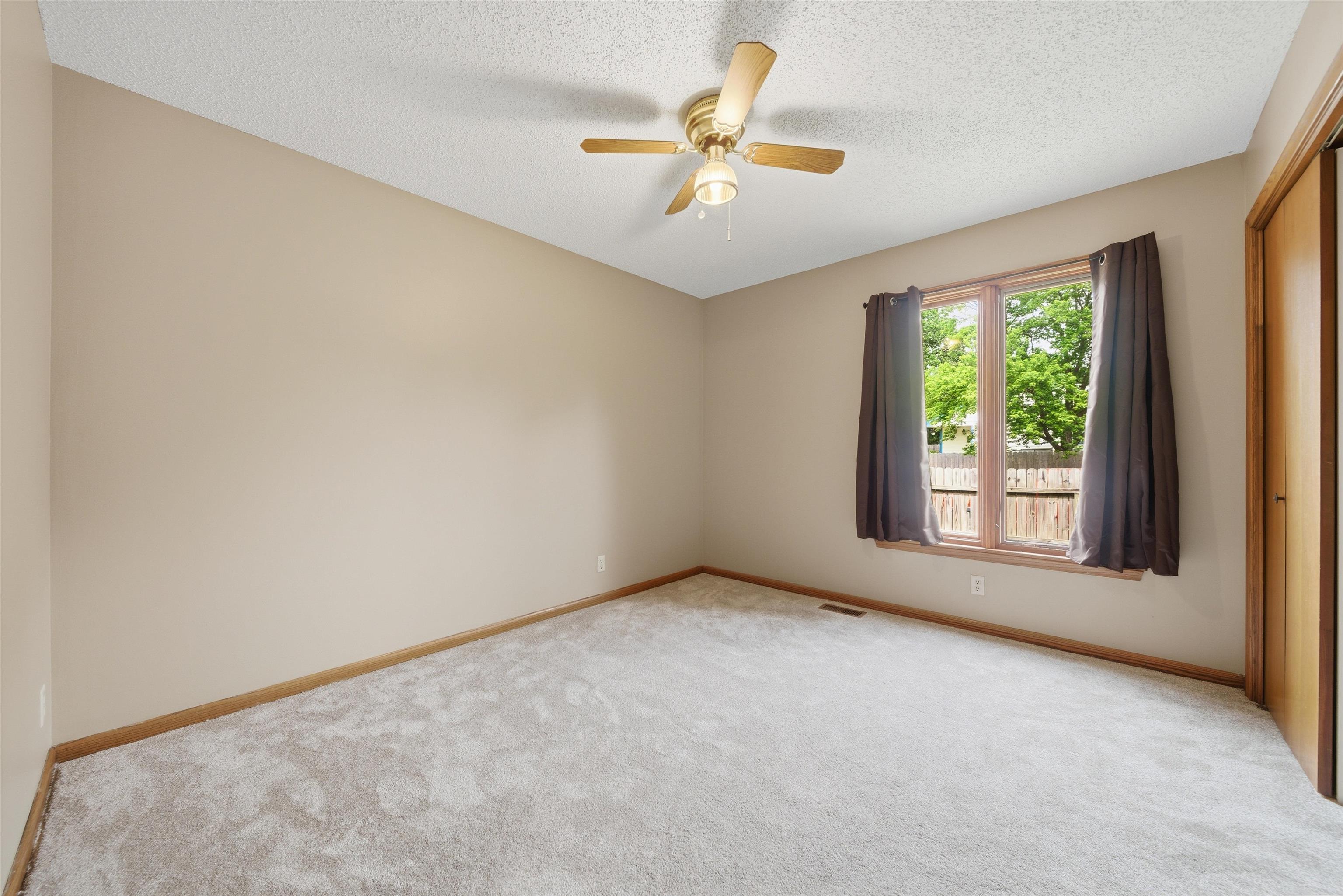 11605 W Binter Ct
