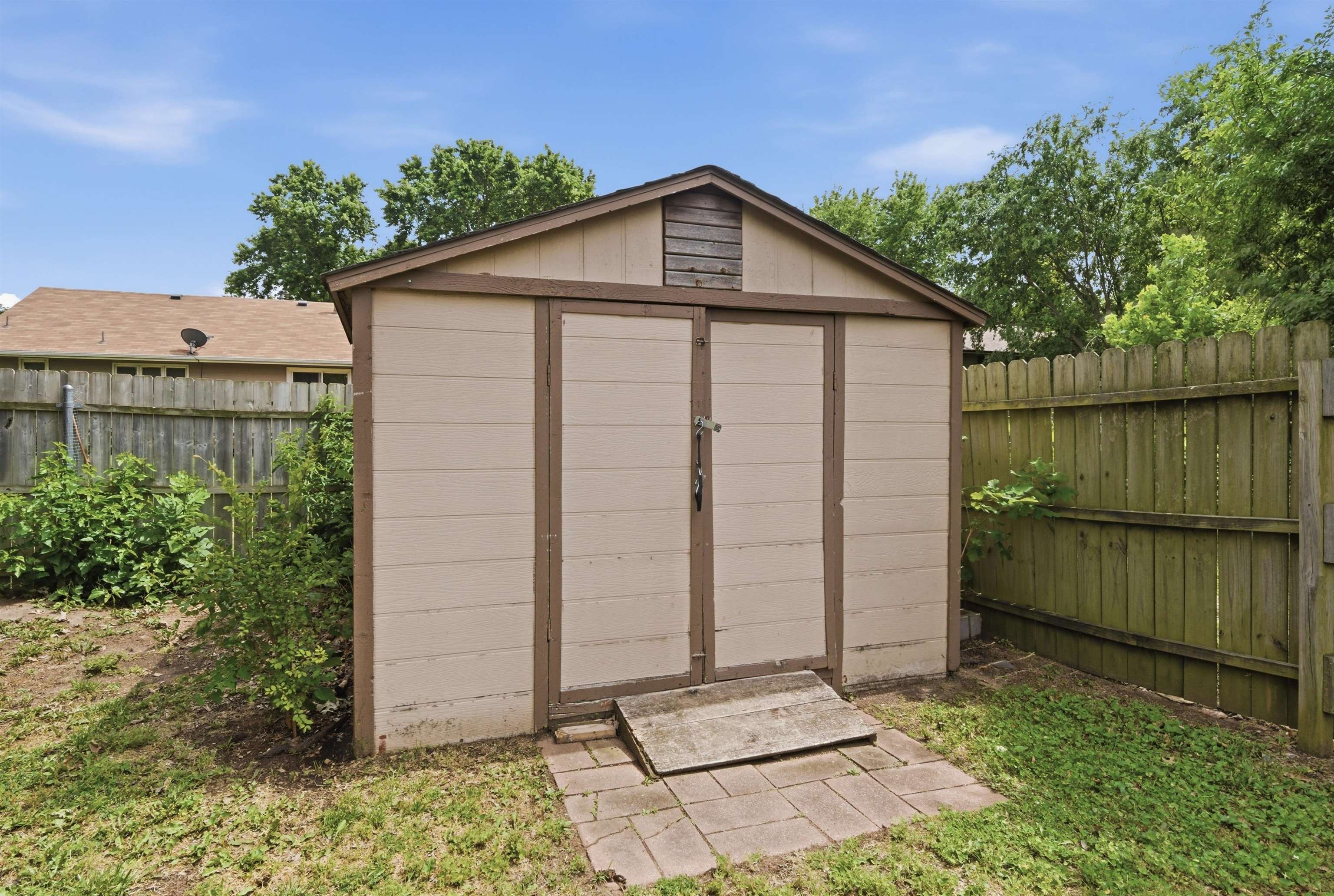 11605 W Binter Ct
