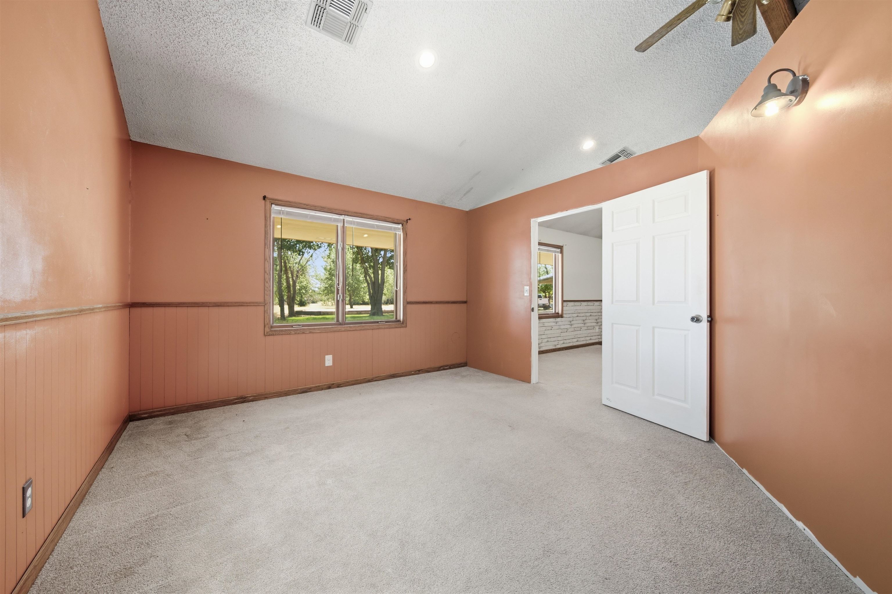 1691 W Ashleigh Ln