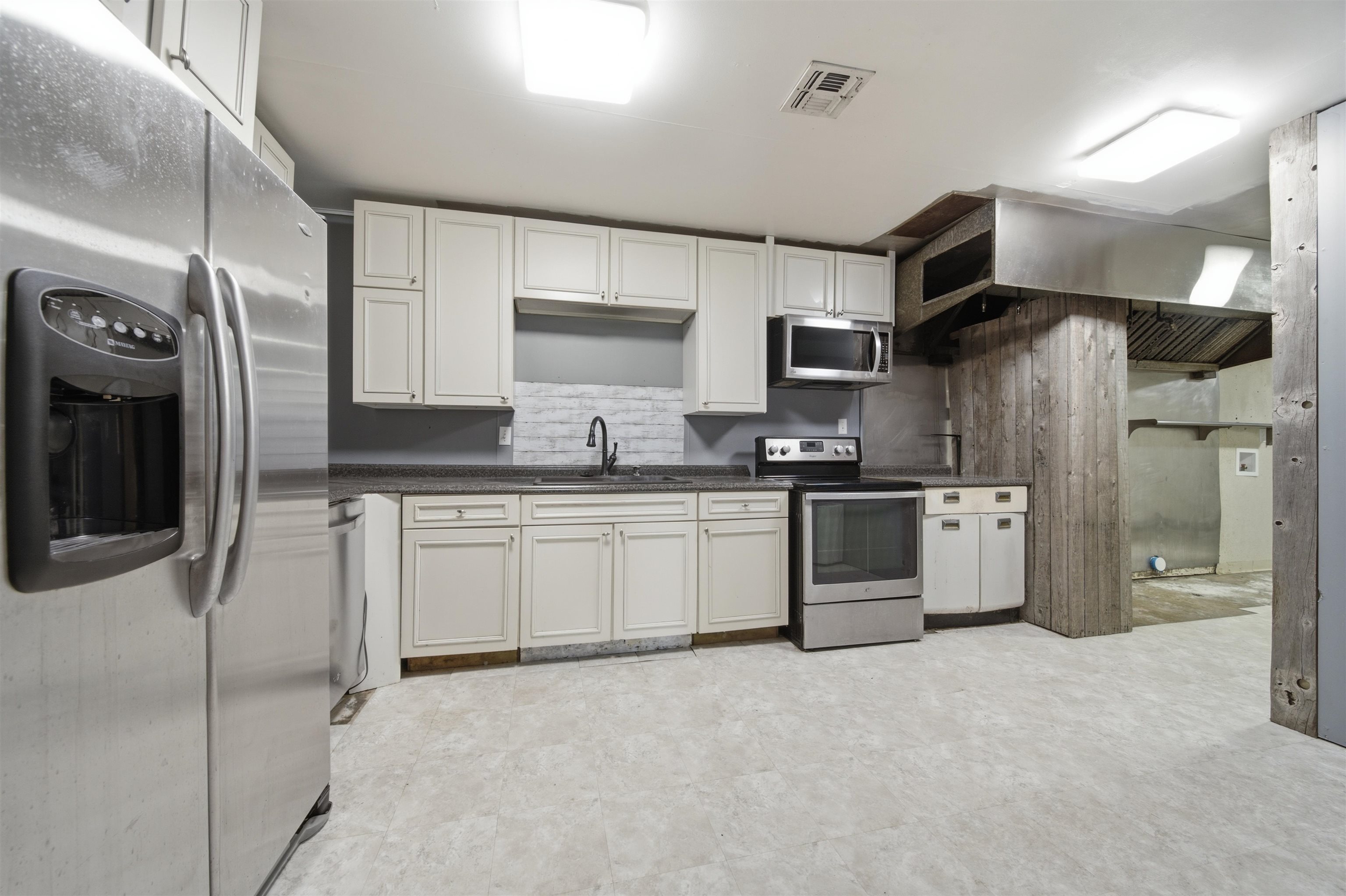 1691 W Ashleigh Ln