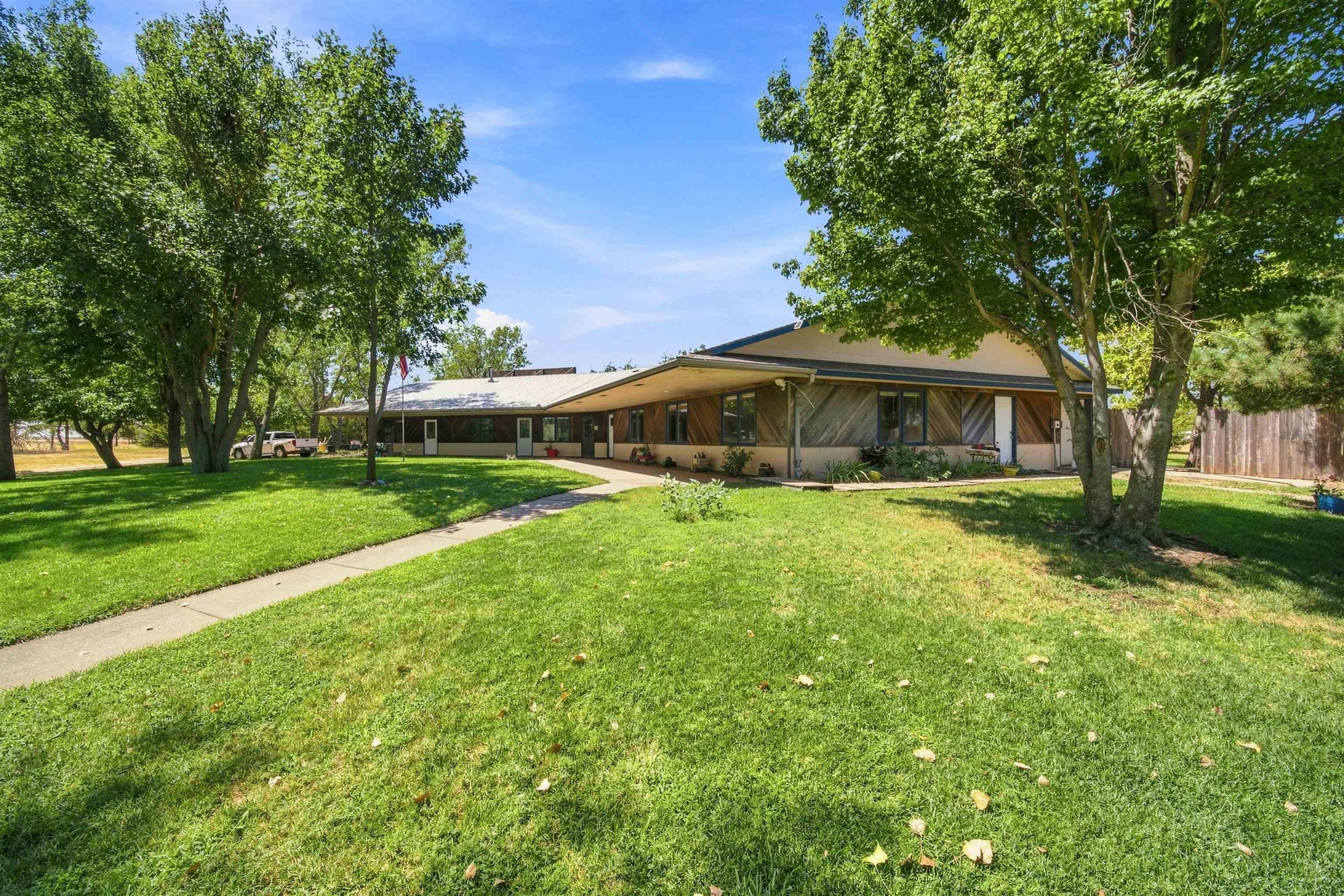 1691 W Ashleigh Ln