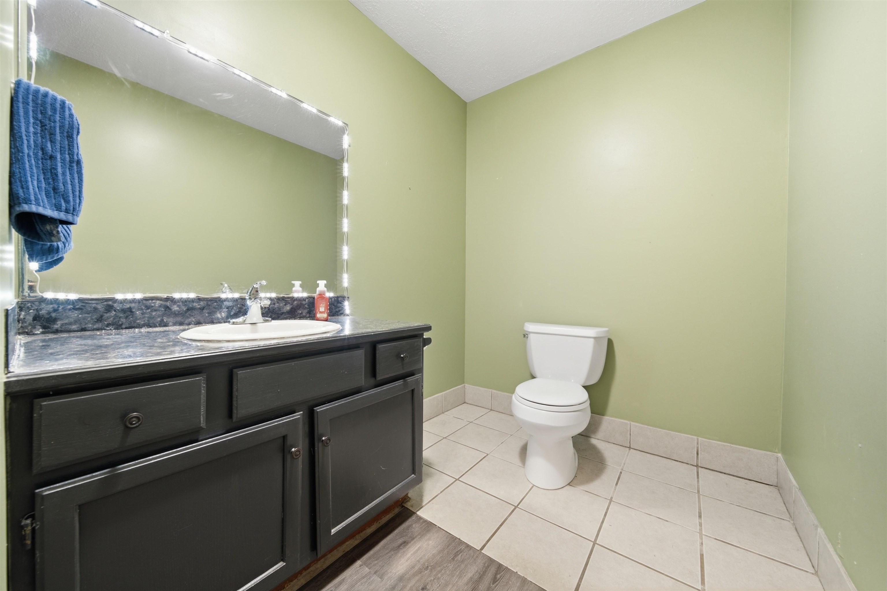 1691 W Ashleigh Ln