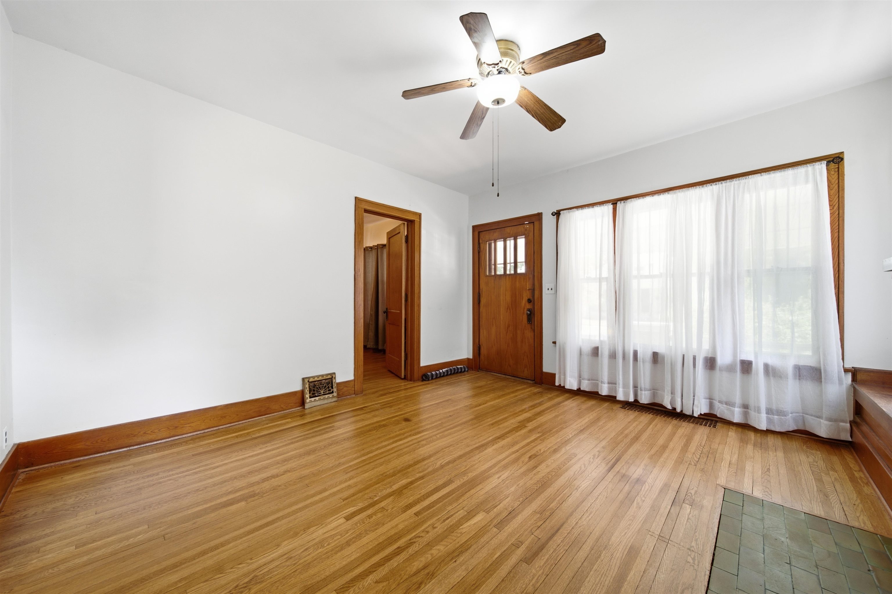 233 N Estelle Ave