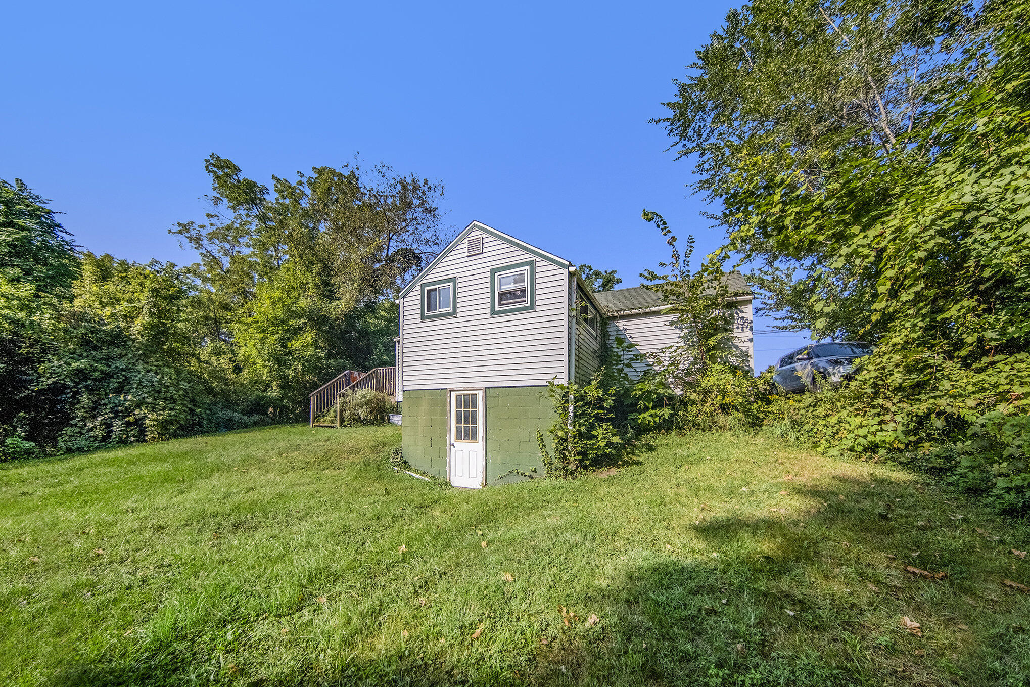 2347 Lansing Avenue