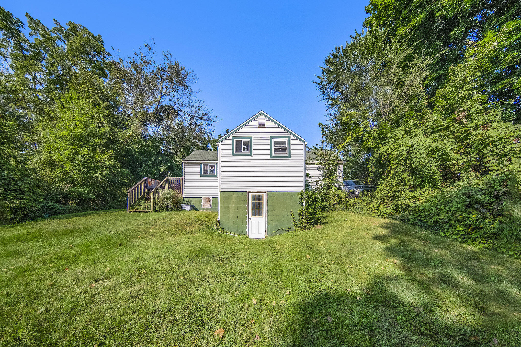 2347 Lansing Avenue