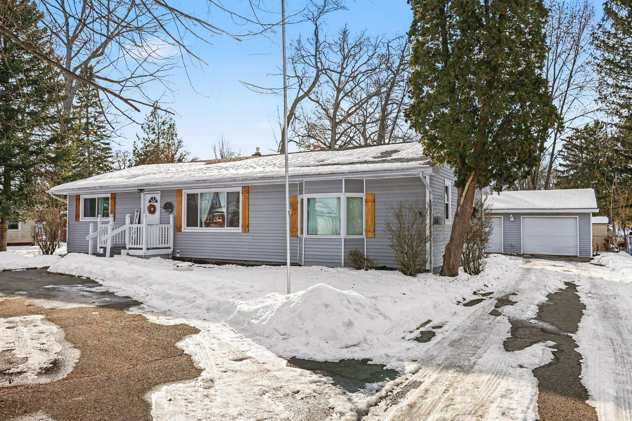 228 Eastlawn