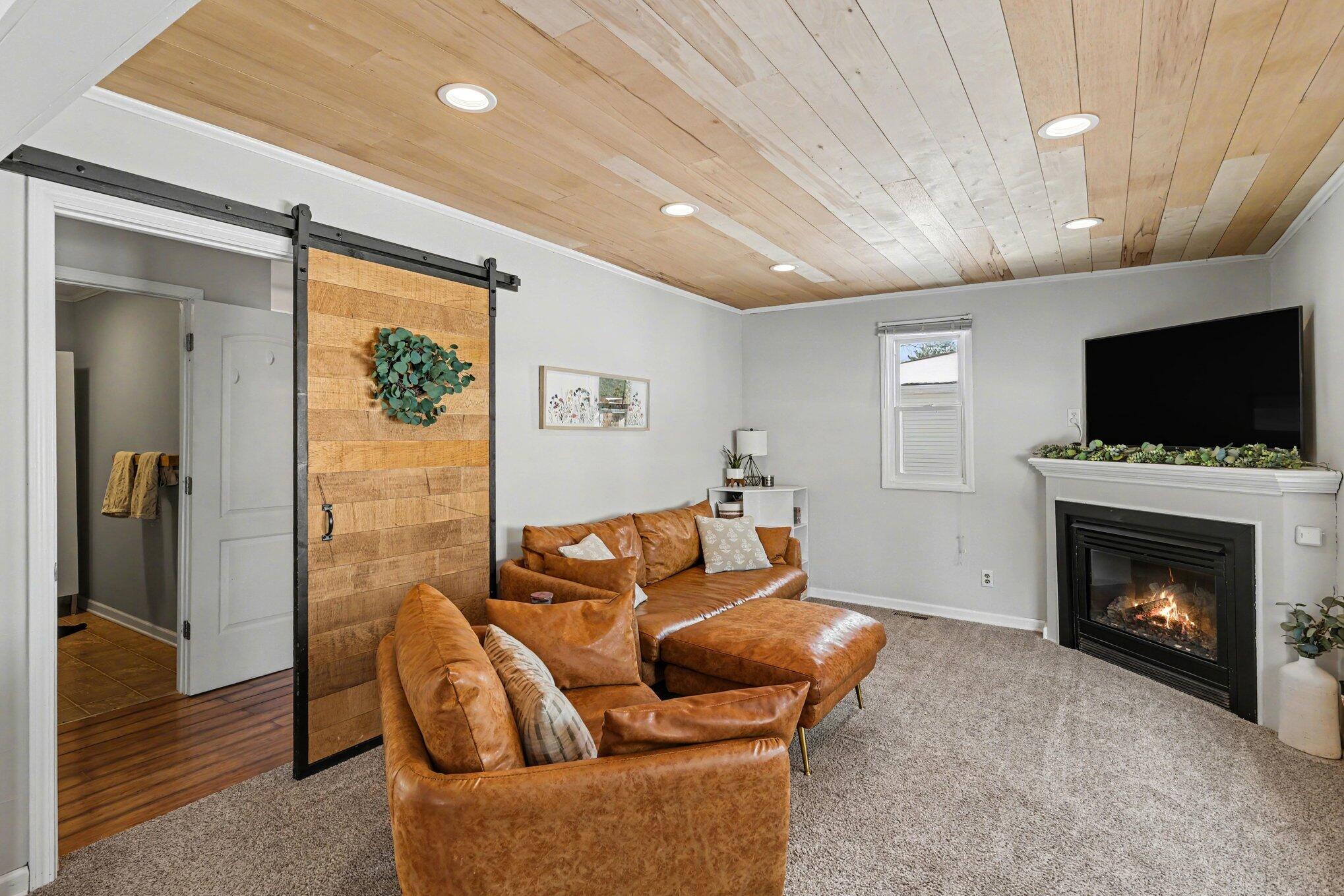 228 Eastlawn