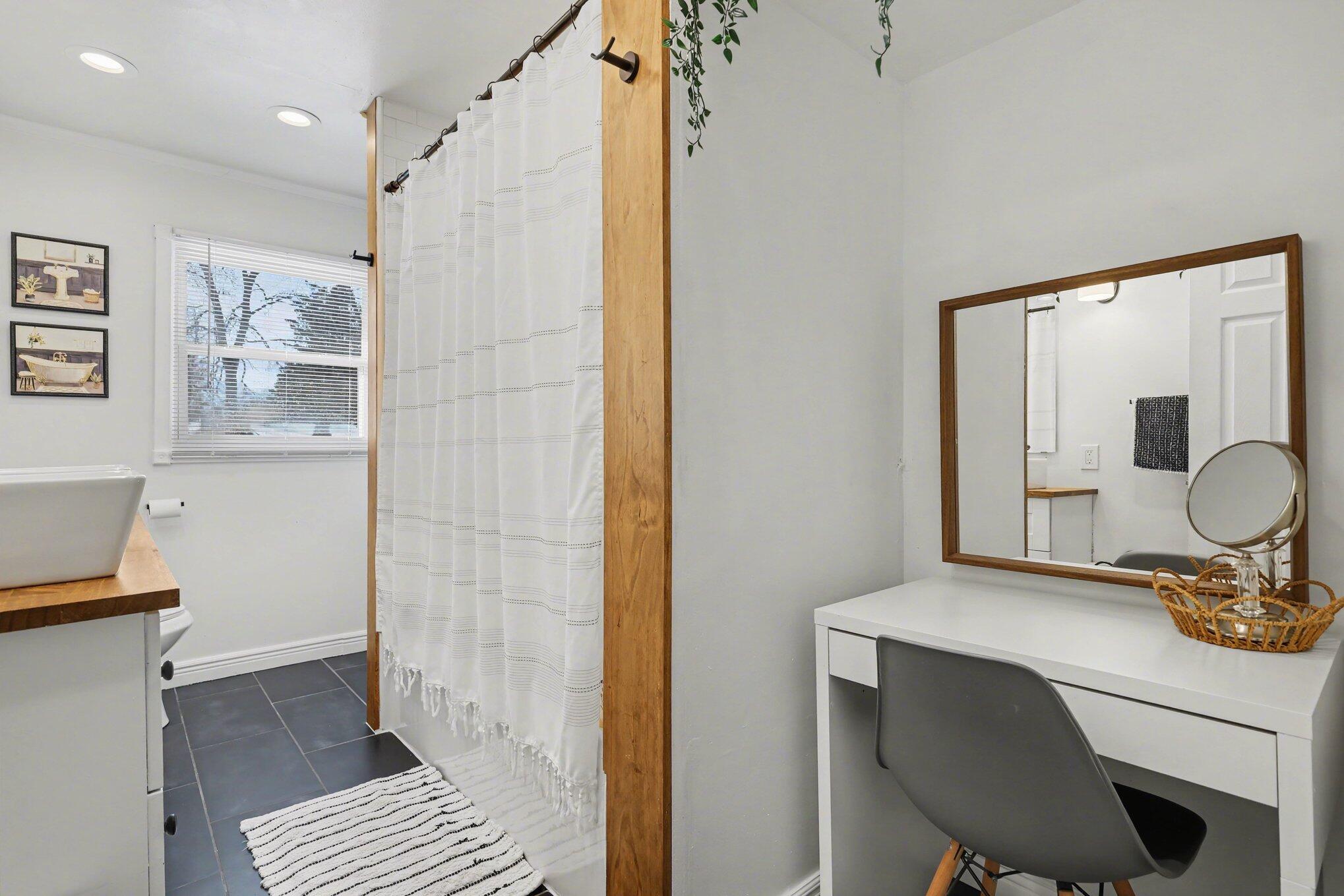 228 Eastlawn