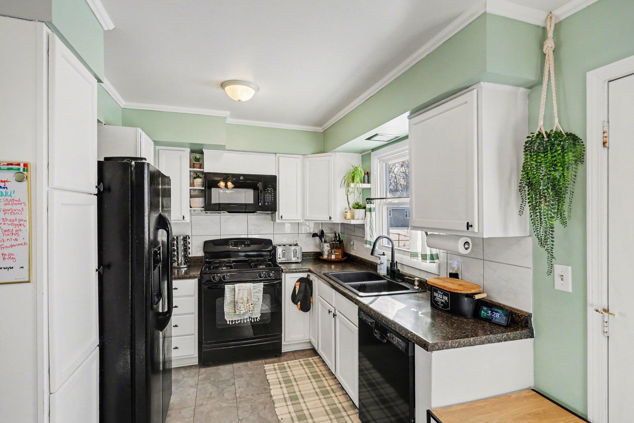 228 Eastlawn