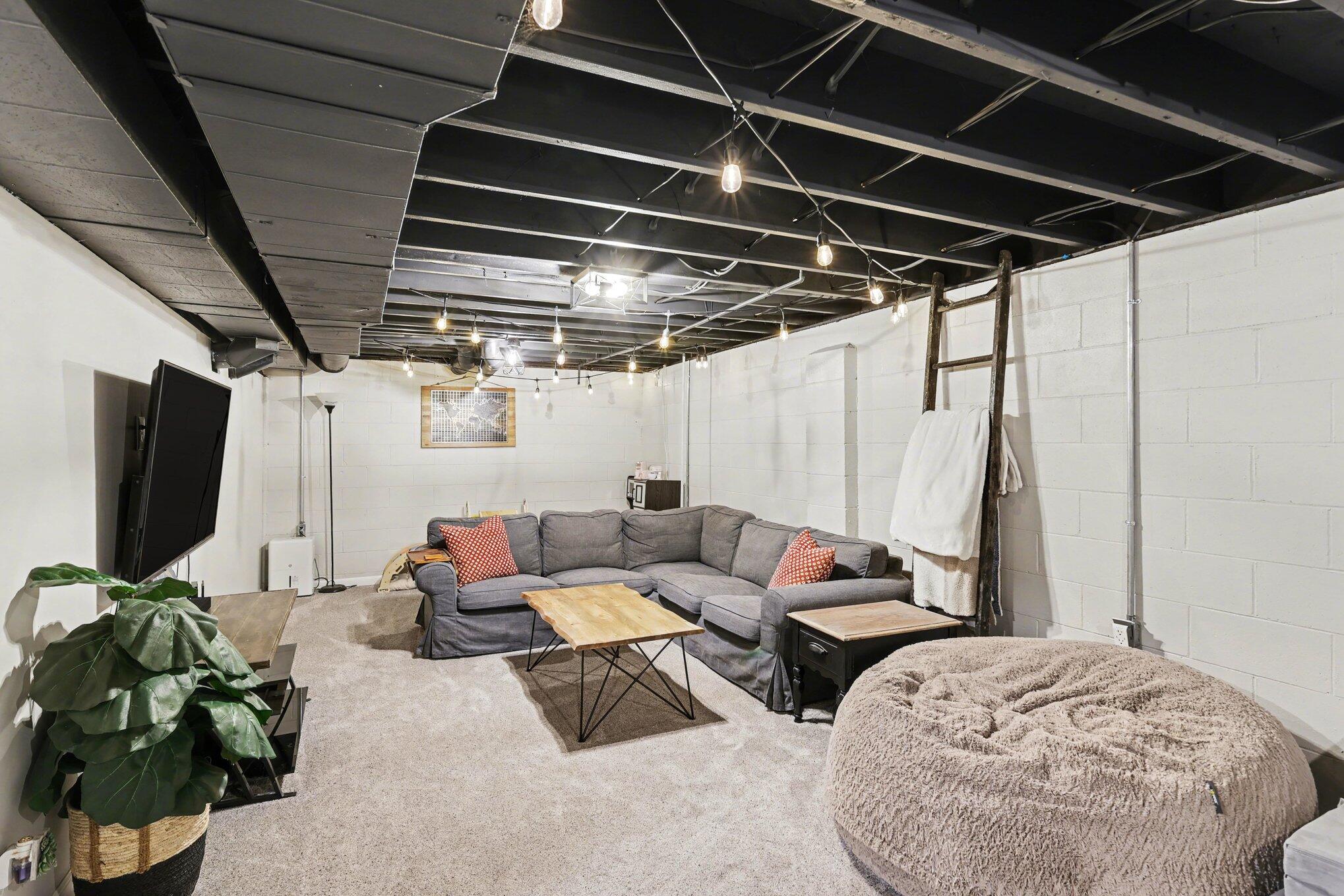 228 Eastlawn