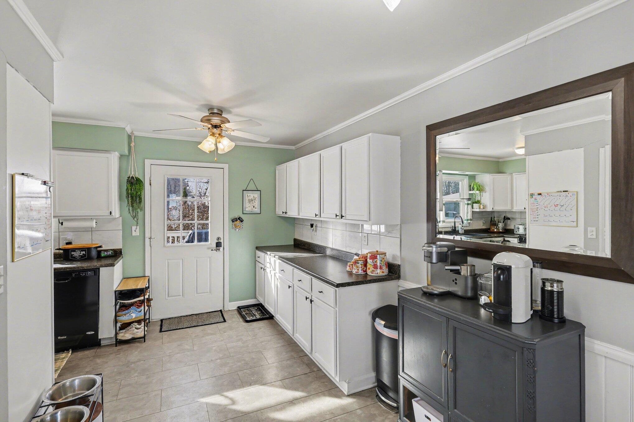 228 Eastlawn