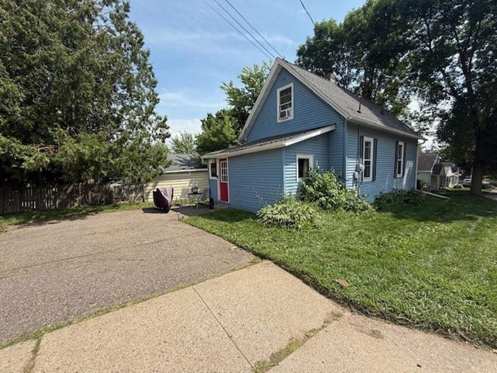 102 E STROWBRIDGE STREET