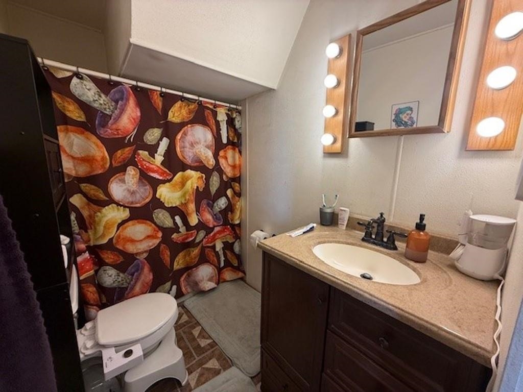 102 E STROWBRIDGE STREET