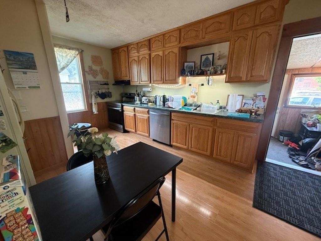 102 E STROWBRIDGE STREET