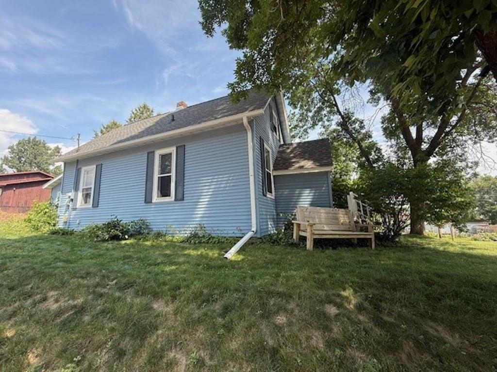 102 E STROWBRIDGE STREET