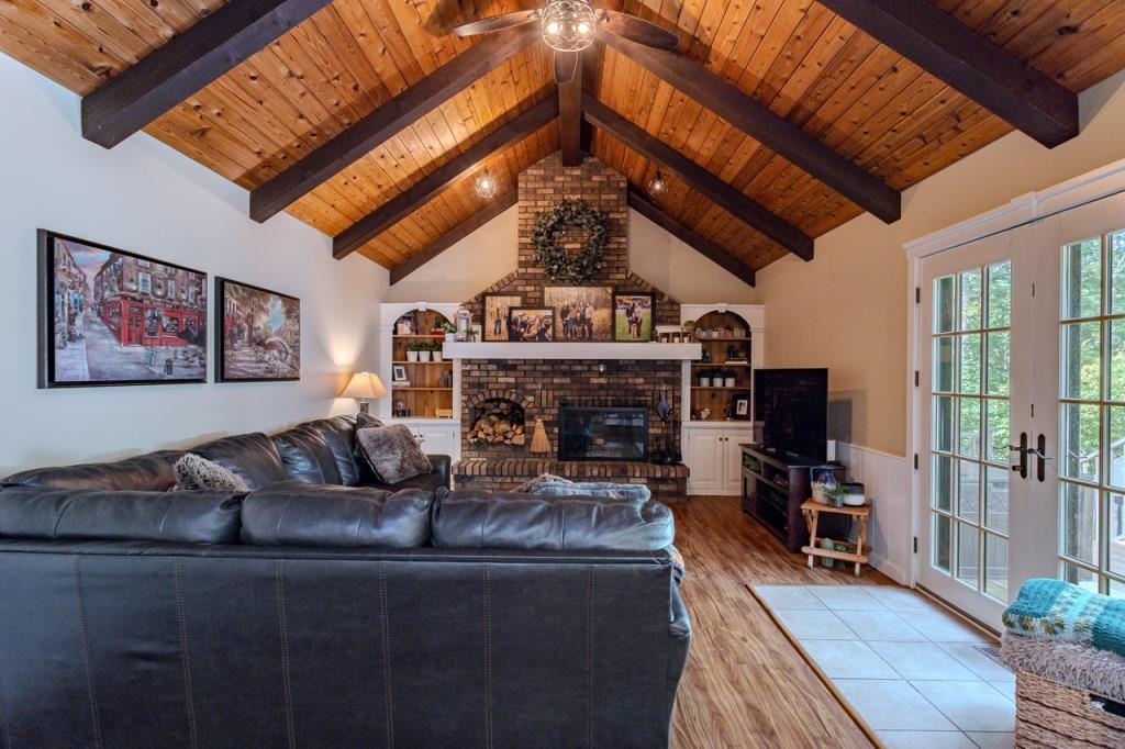 227825 NUTHATCH LANE