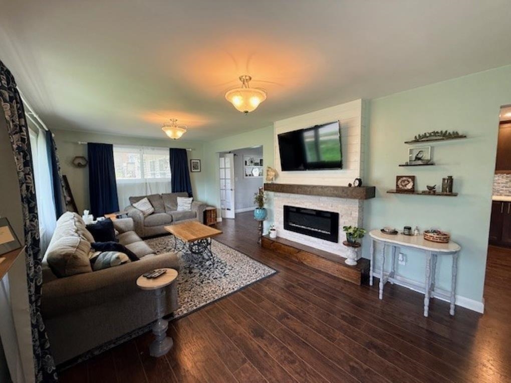 1225 SUNSET DRIVE