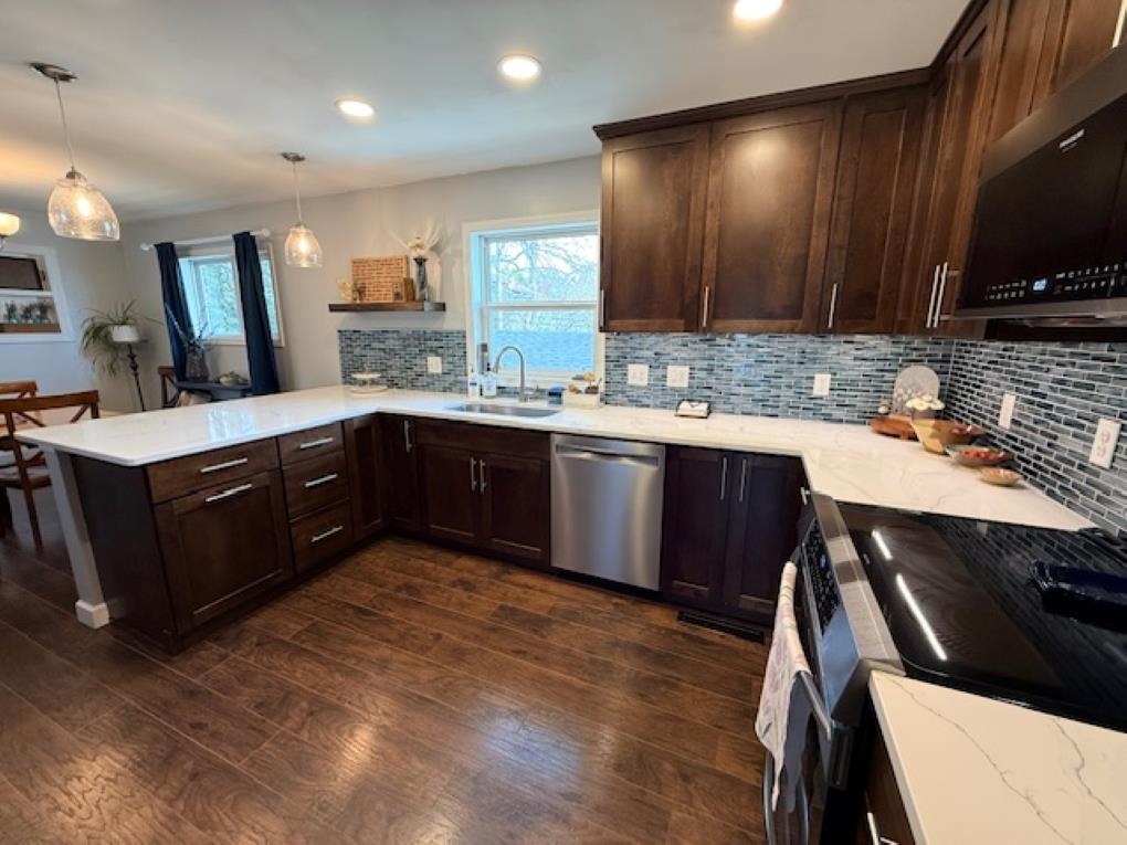 1225 SUNSET DRIVE