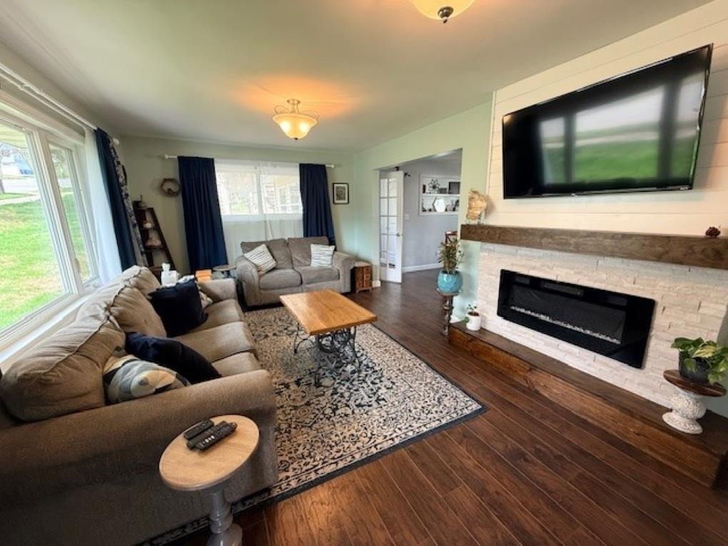 1225 SUNSET DRIVE