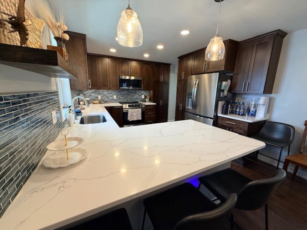 1225 SUNSET DRIVE