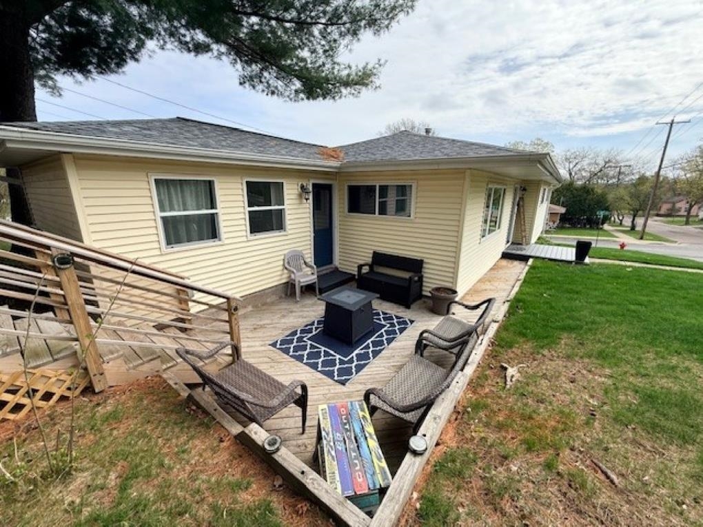 1225 SUNSET DRIVE