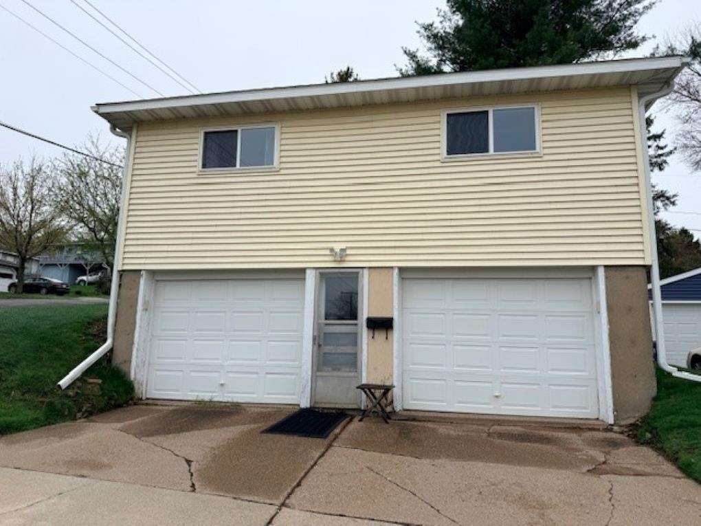 1225 SUNSET DRIVE