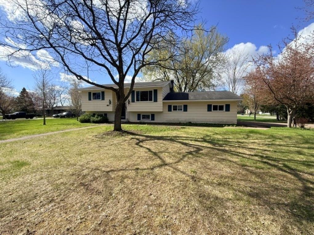 3513 HONEYSUCKLE LANE