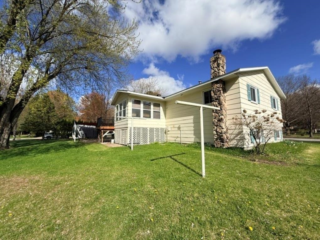 3513 HONEYSUCKLE LANE