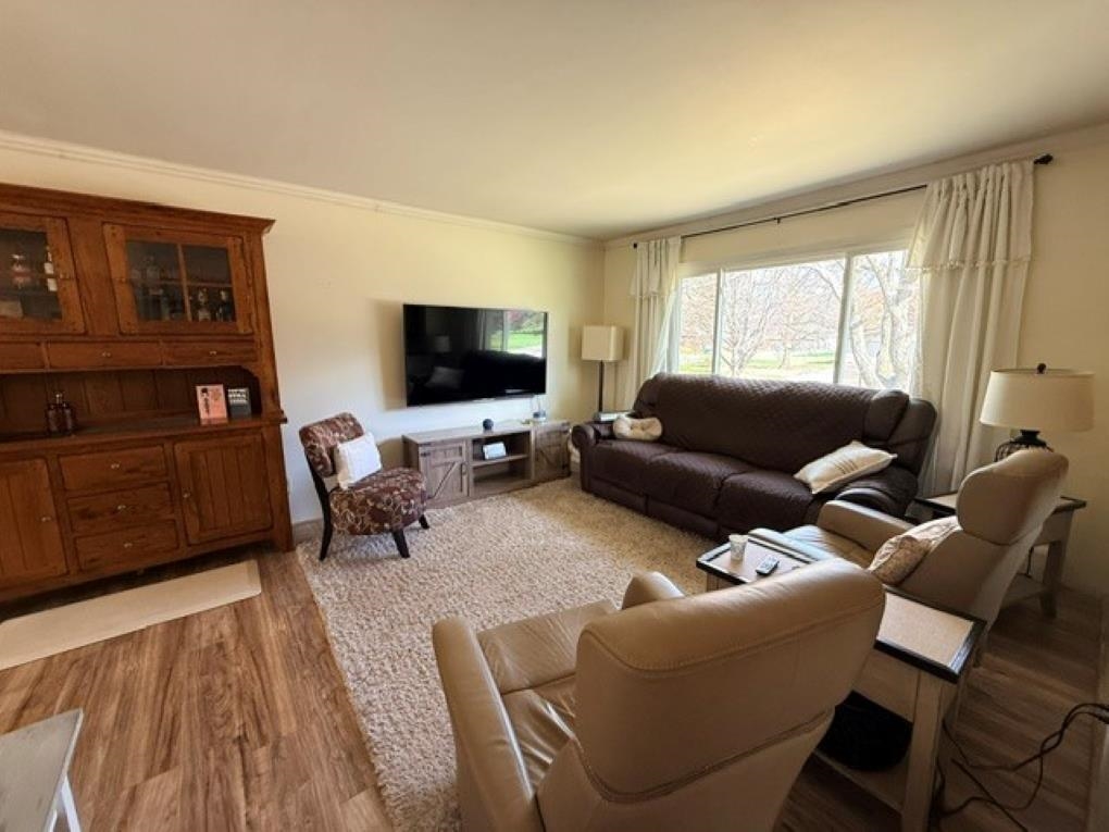 3513 HONEYSUCKLE LANE