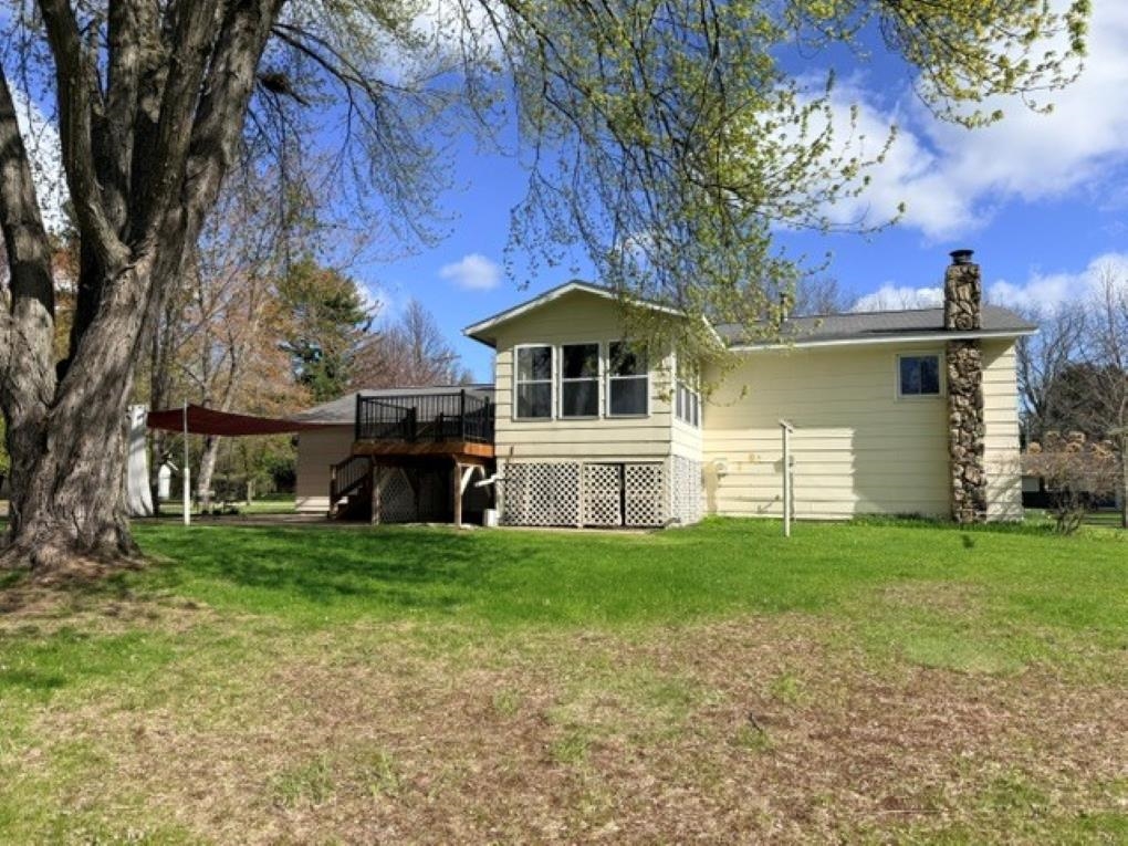 3513 HONEYSUCKLE LANE