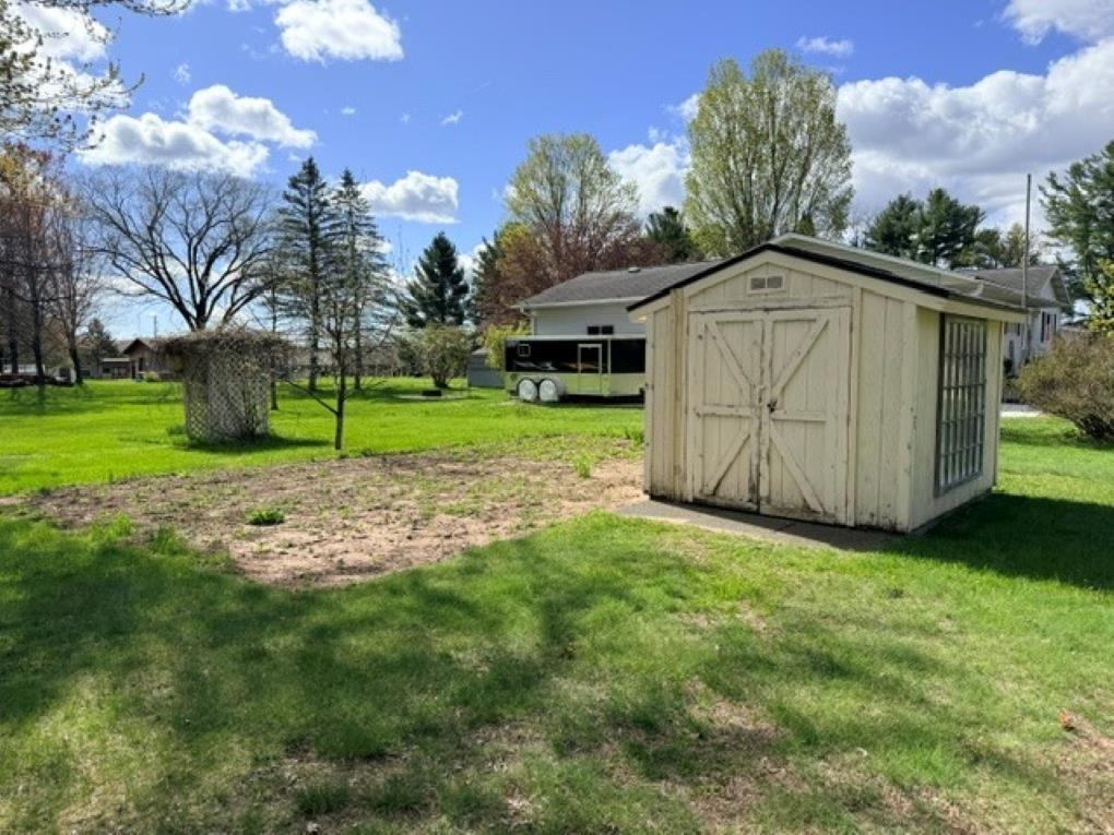 3513 HONEYSUCKLE LANE