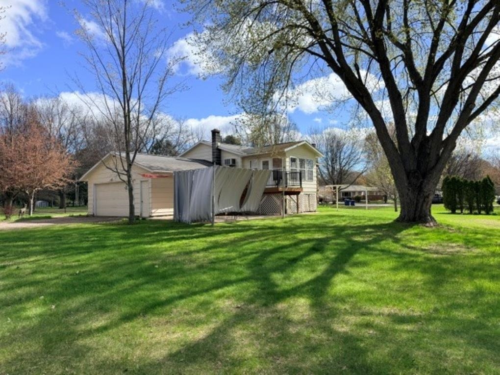 3513 HONEYSUCKLE LANE