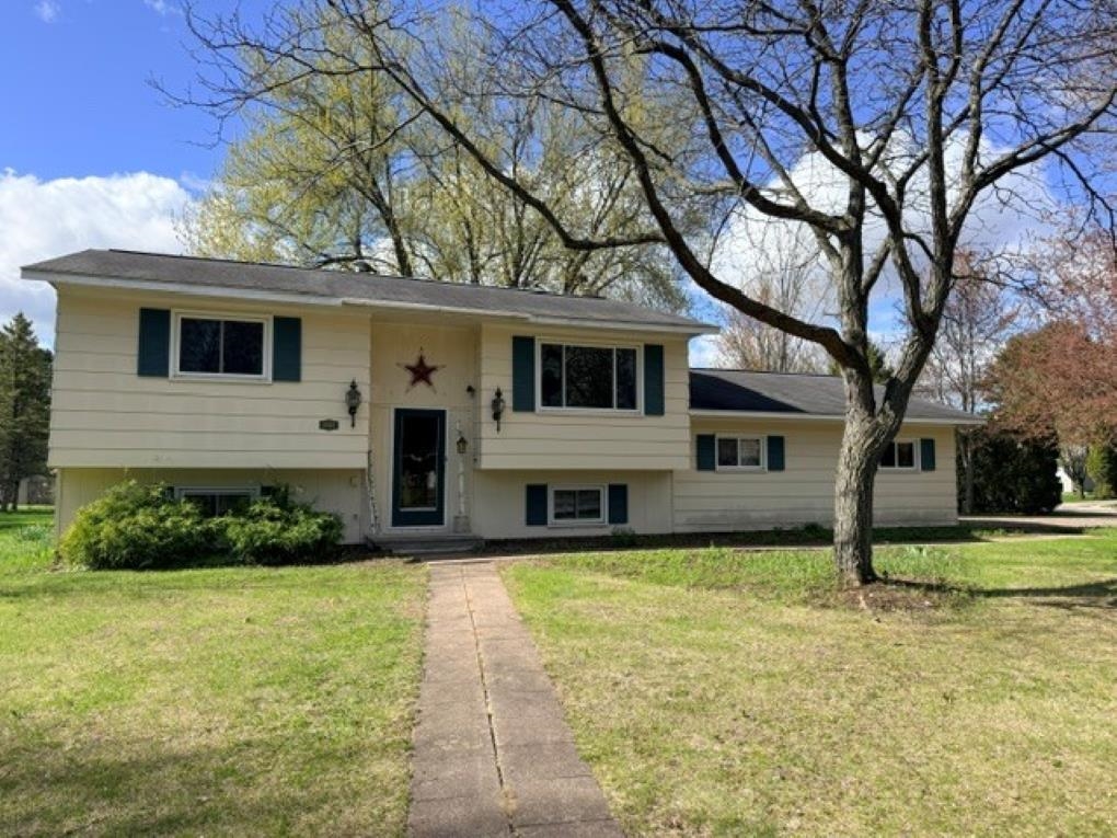 3513 HONEYSUCKLE LANE