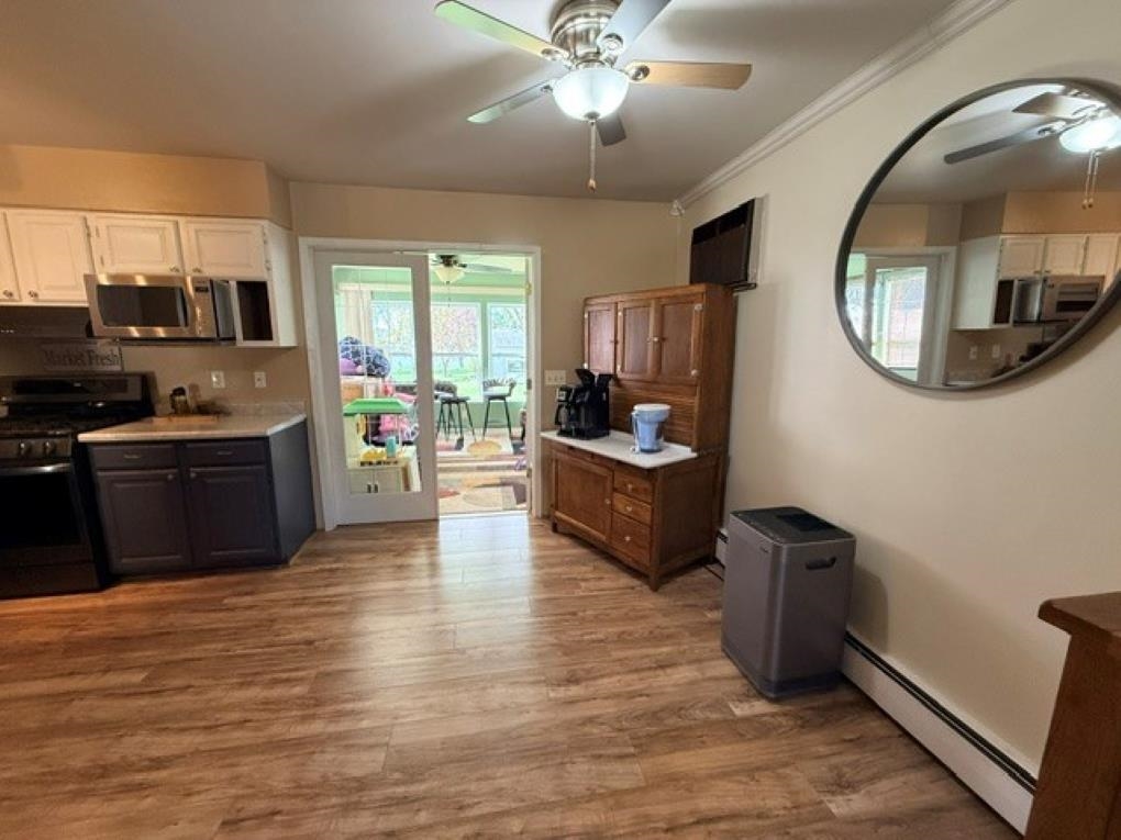 3513 HONEYSUCKLE LANE