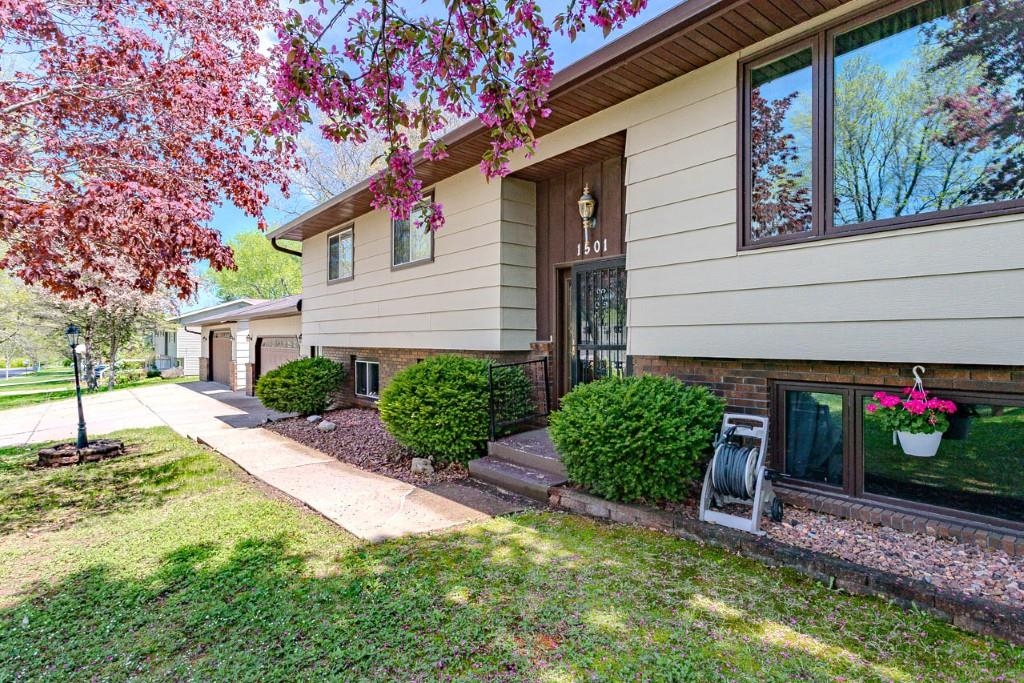 1501 BEECHWOOD DRIVE